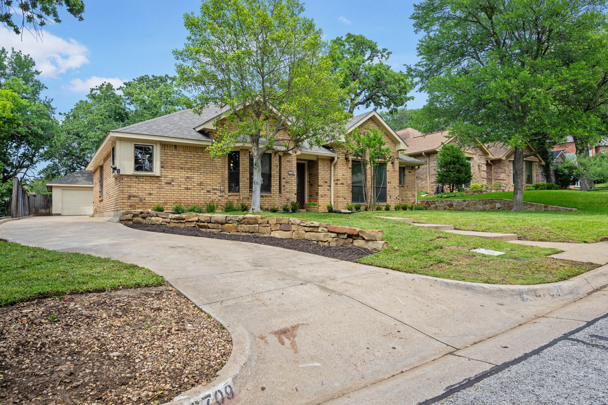 6709 Johns Court Arlington TX 76016