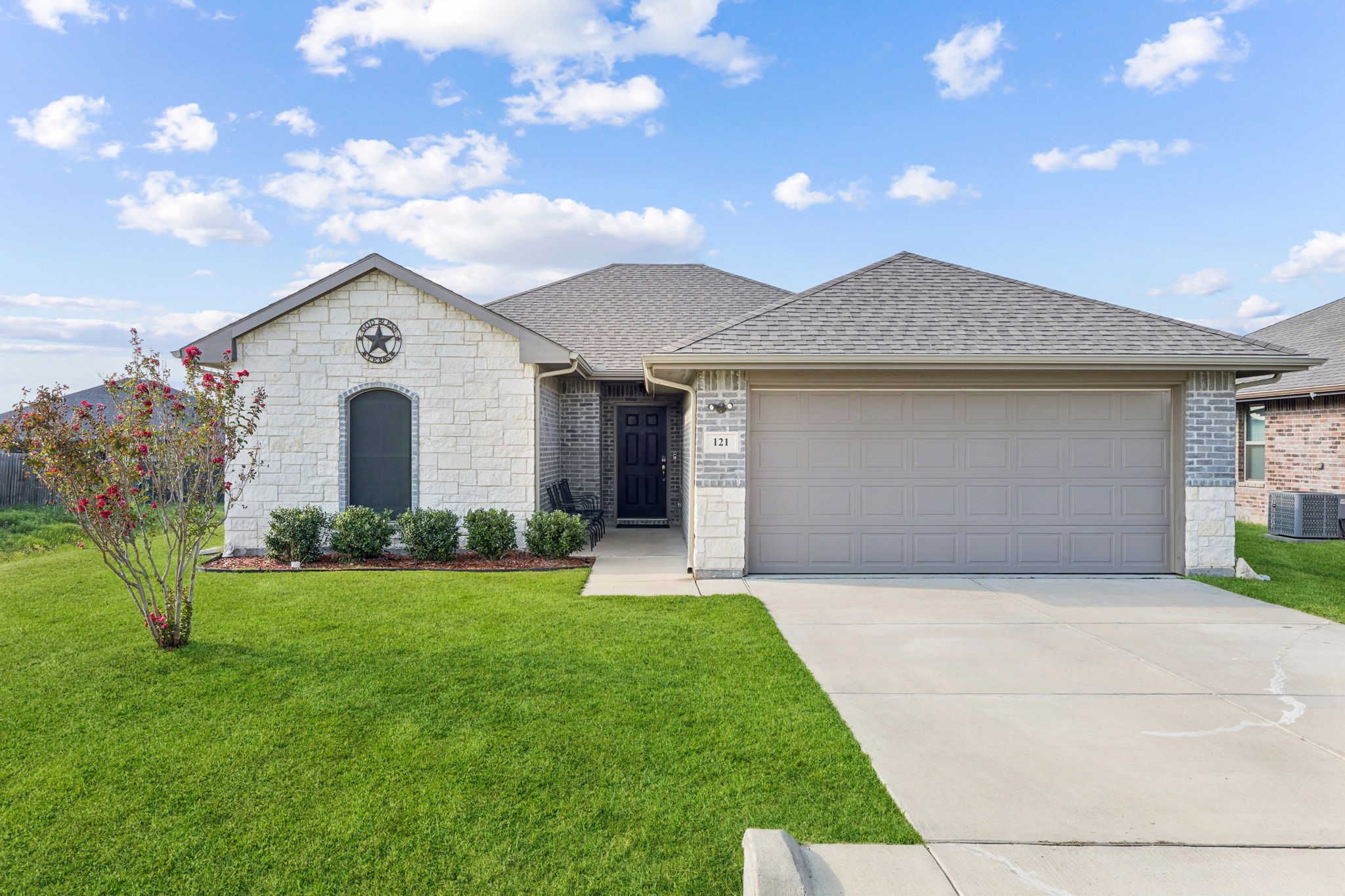 121 Willowbend Loop Mabank TX 75147