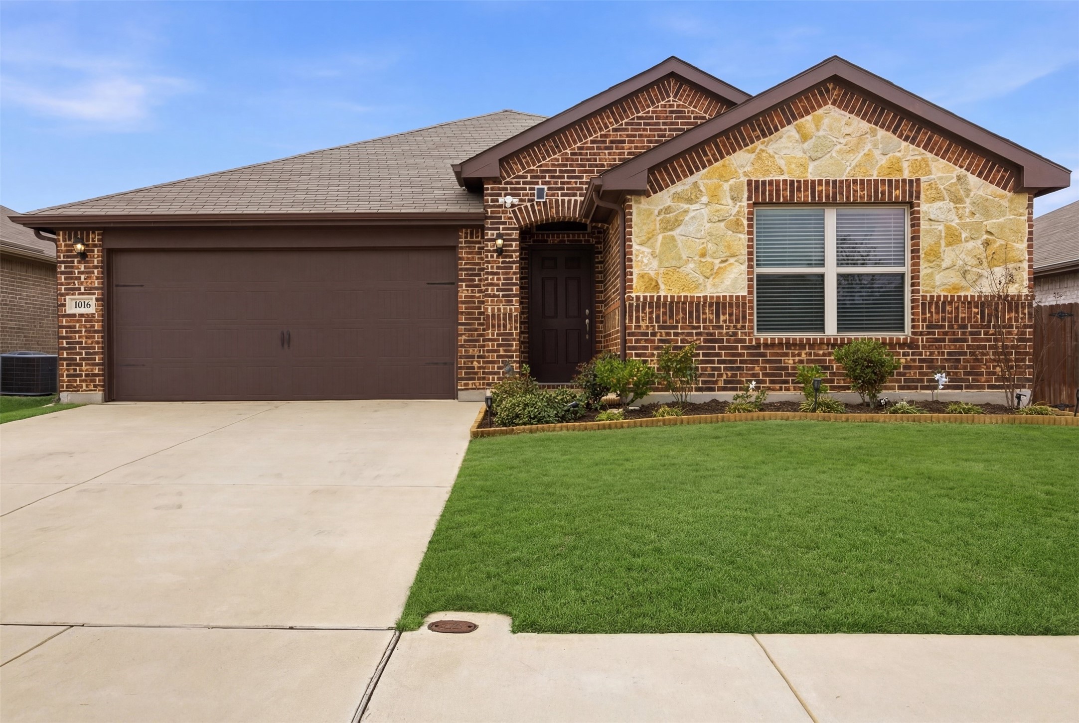 1016 Eastland Lane Aubrey TX 76227