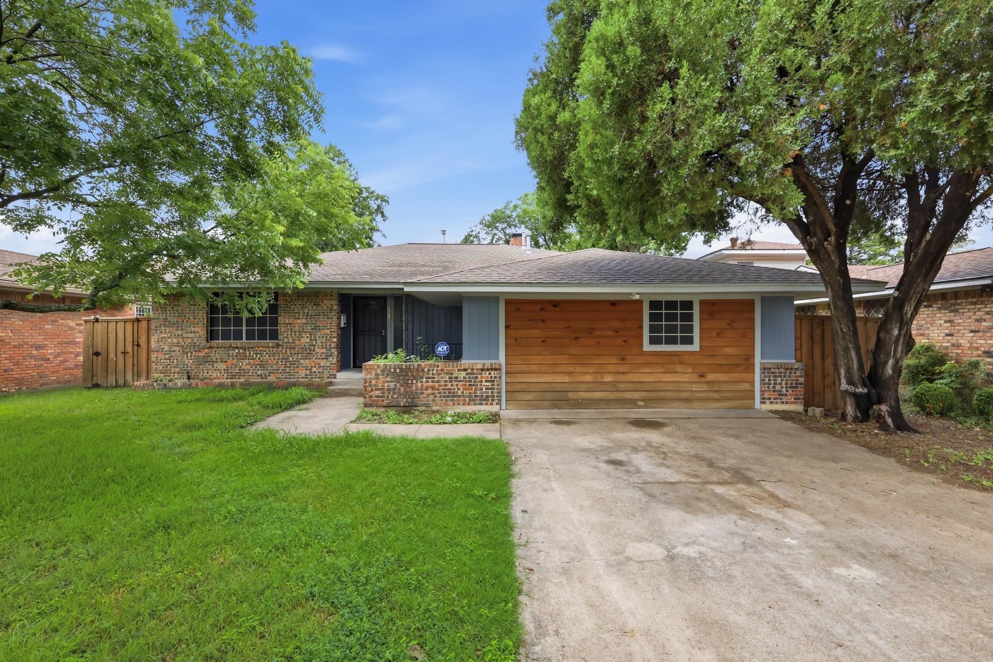 2010 Swansee Drive Dallas TX 75232