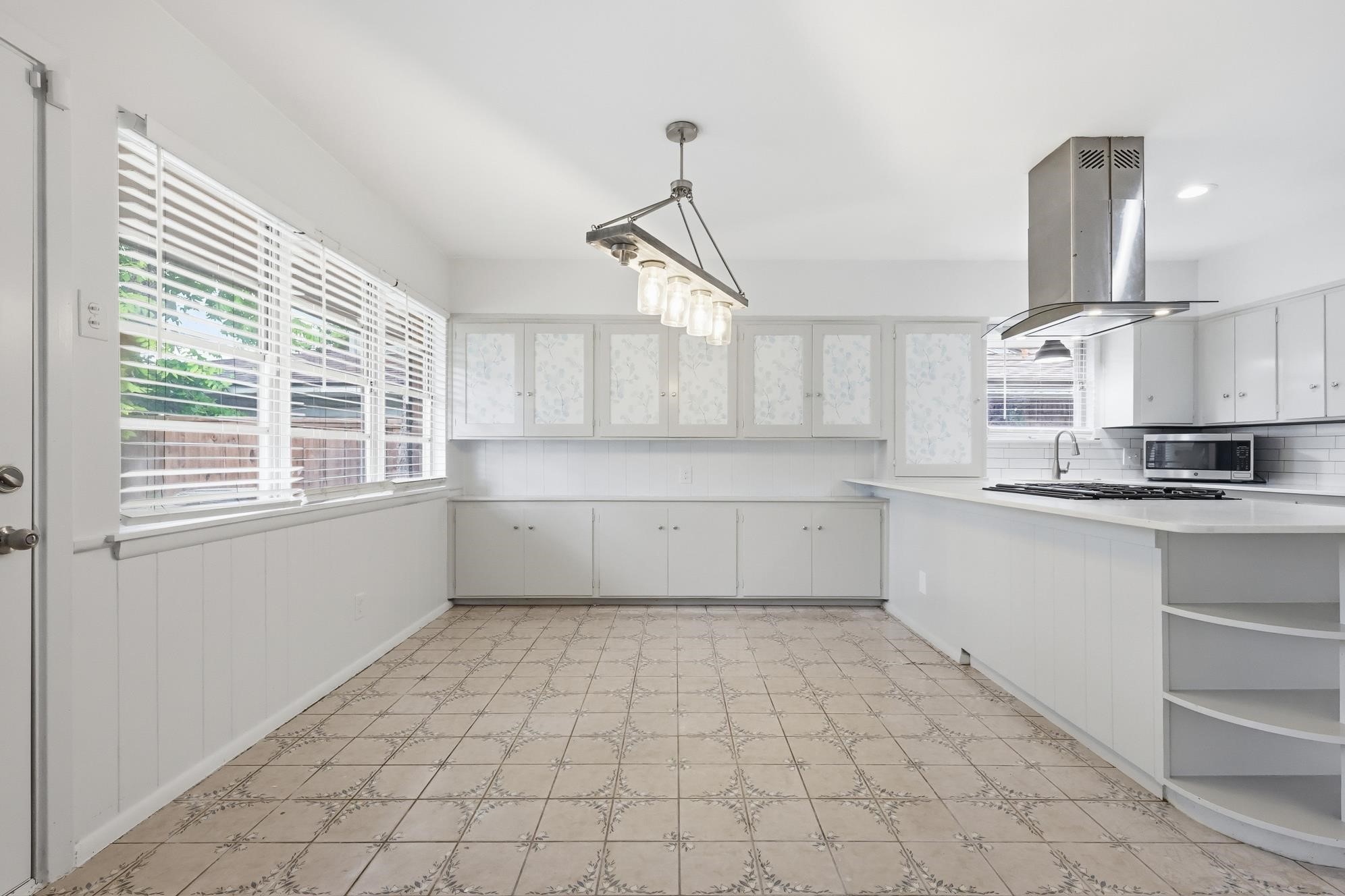 2010 Swansee Drive Dallas TX 75232