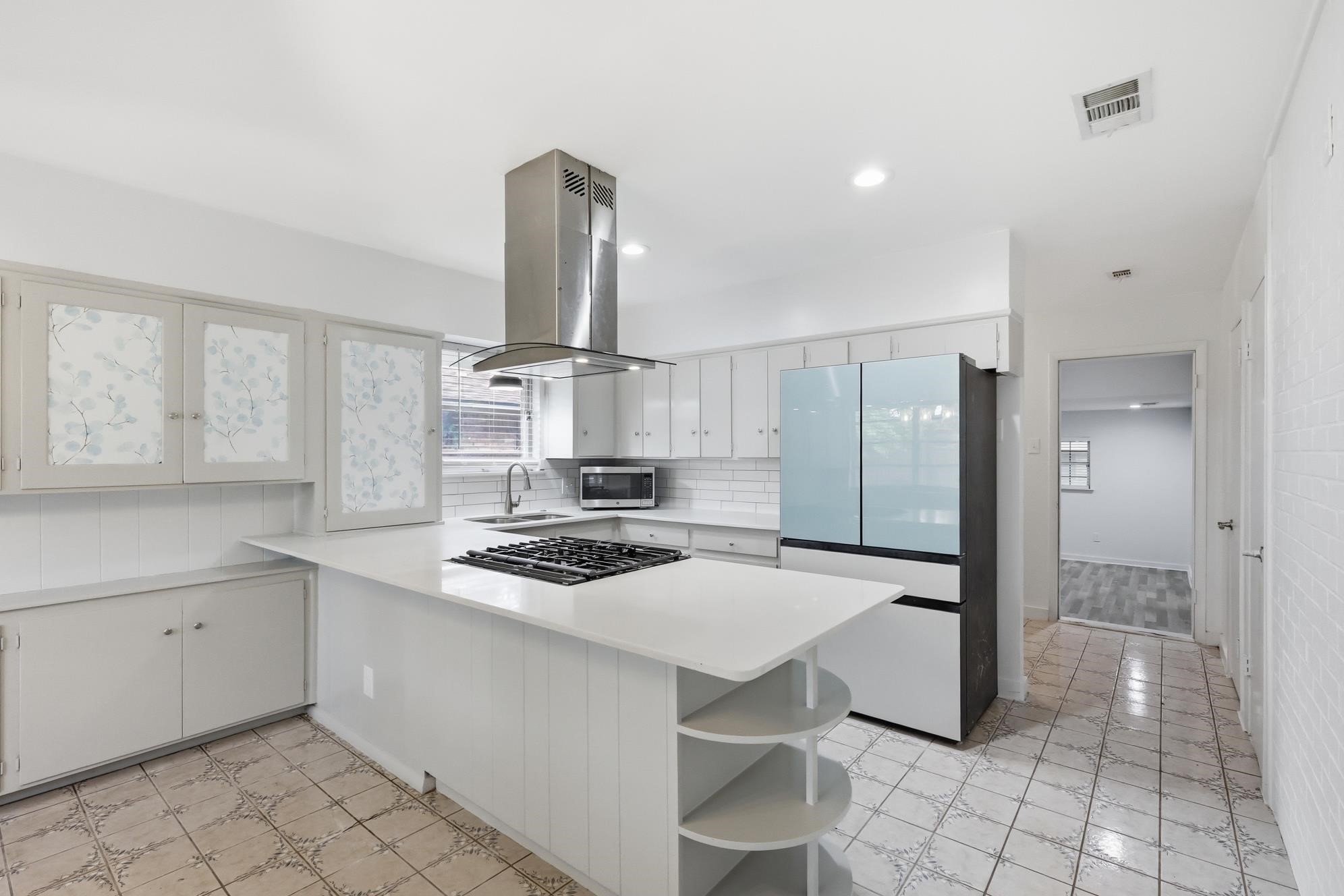 2010 Swansee Drive Dallas TX 75232