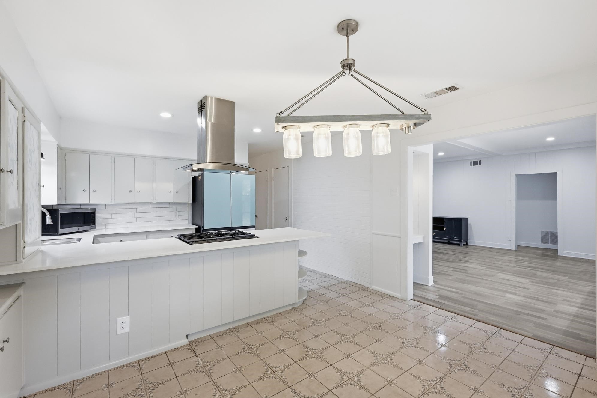 2010 Swansee Drive Dallas TX 75232