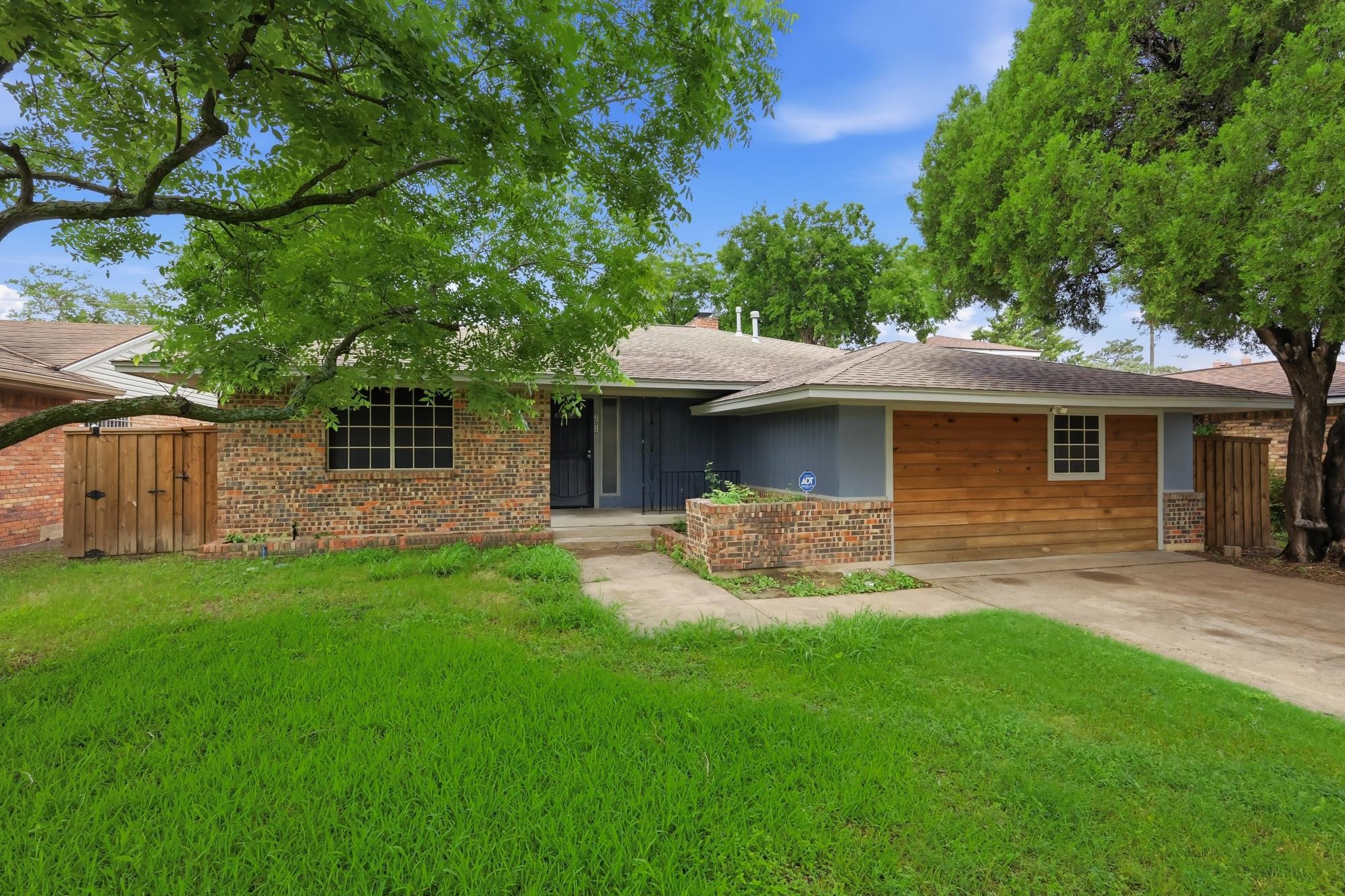 2010 Swansee Drive Dallas TX 75232