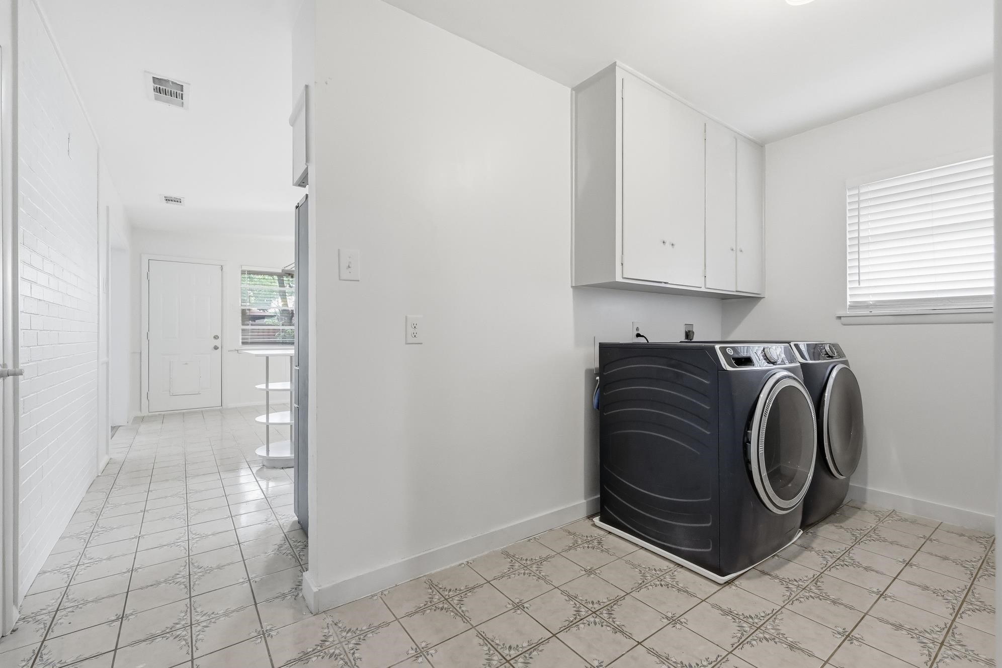 2010 Swansee Drive Dallas TX 75232