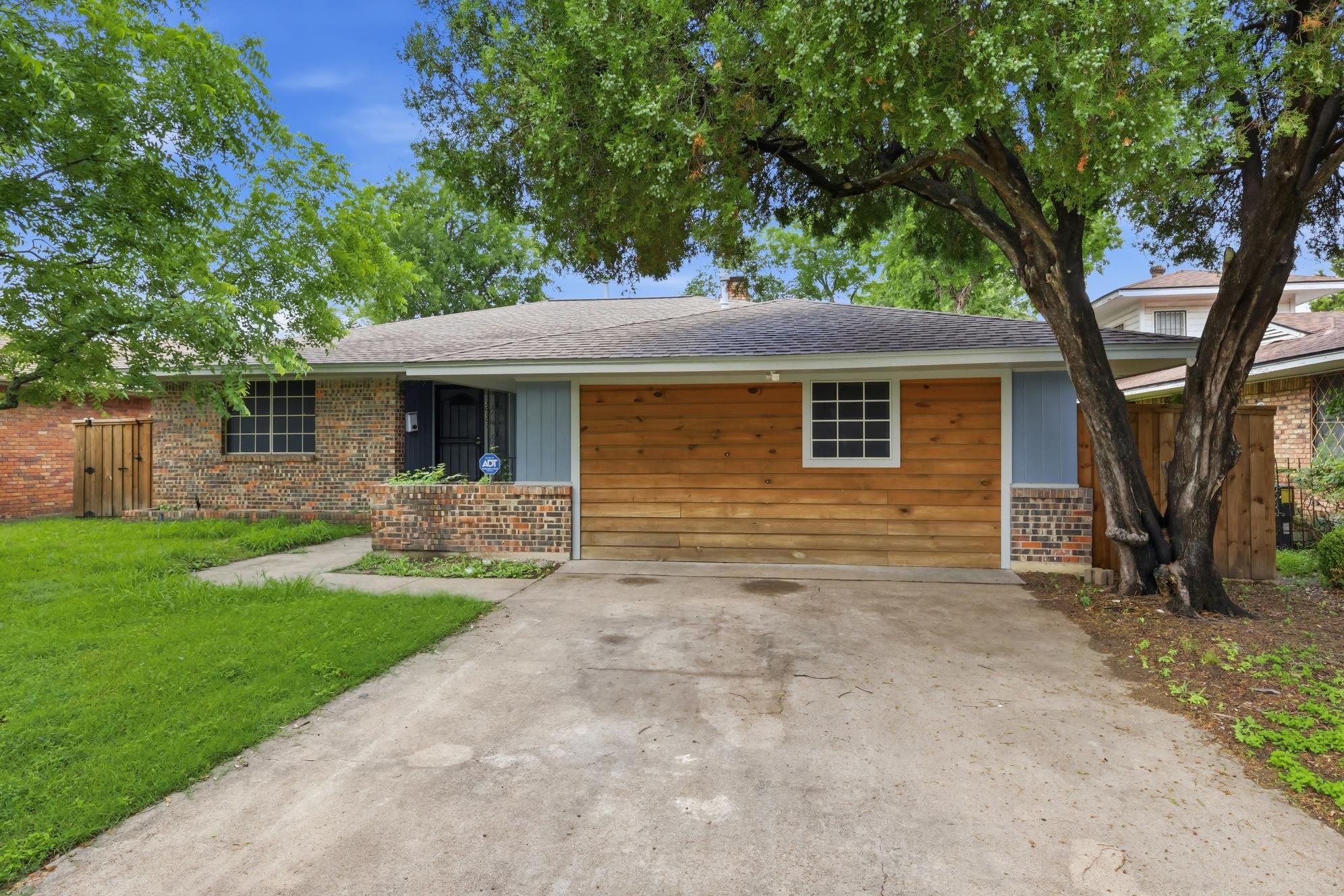 2010 Swansee Drive Dallas TX 75232