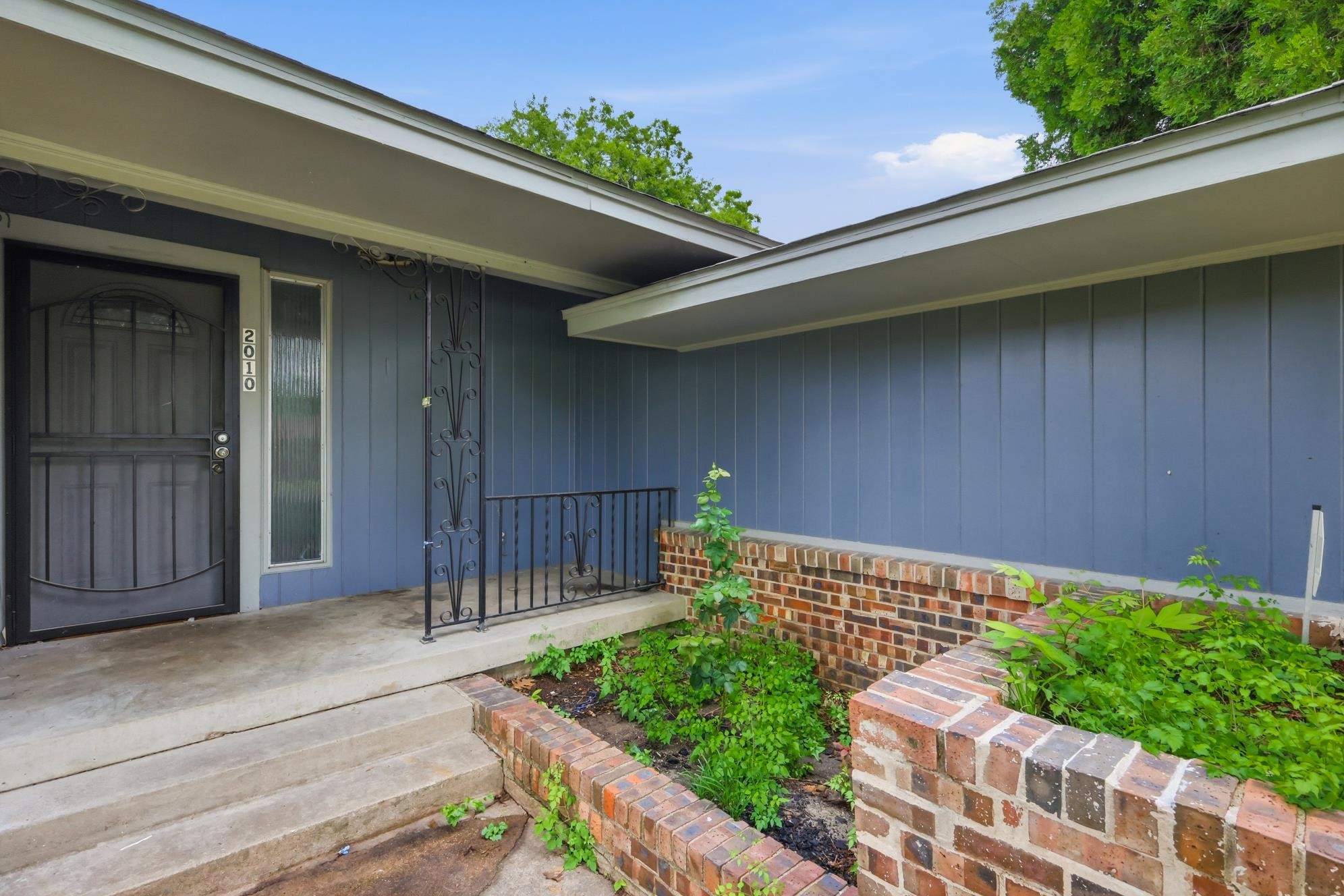 2010 Swansee Drive Dallas TX 75232