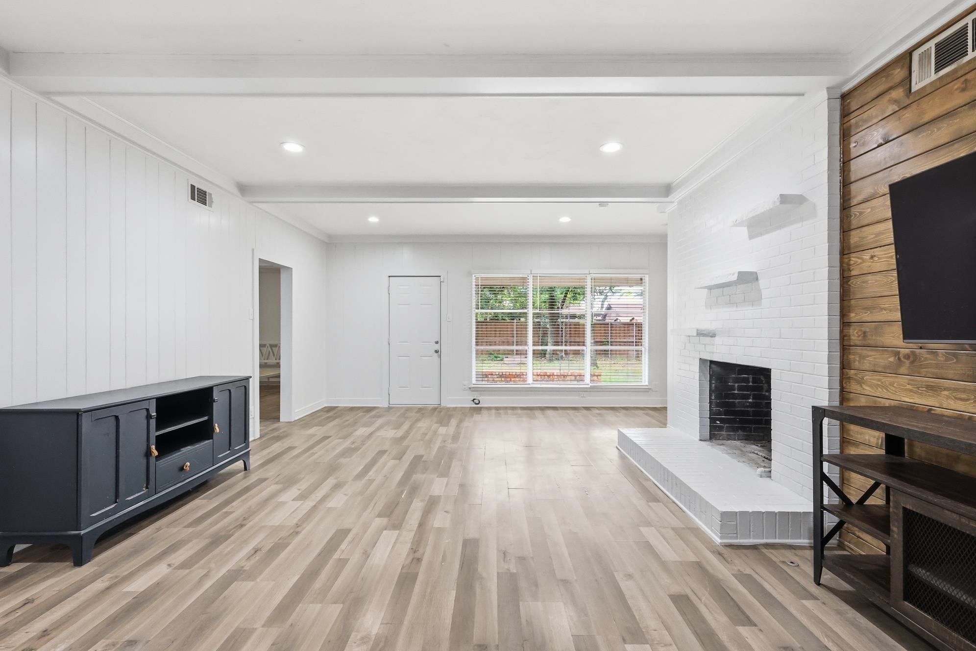 2010 Swansee Drive Dallas TX 75232