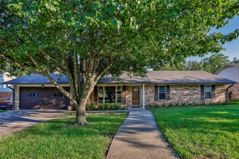 2002 Brentwood Street Gainesville TX 76240