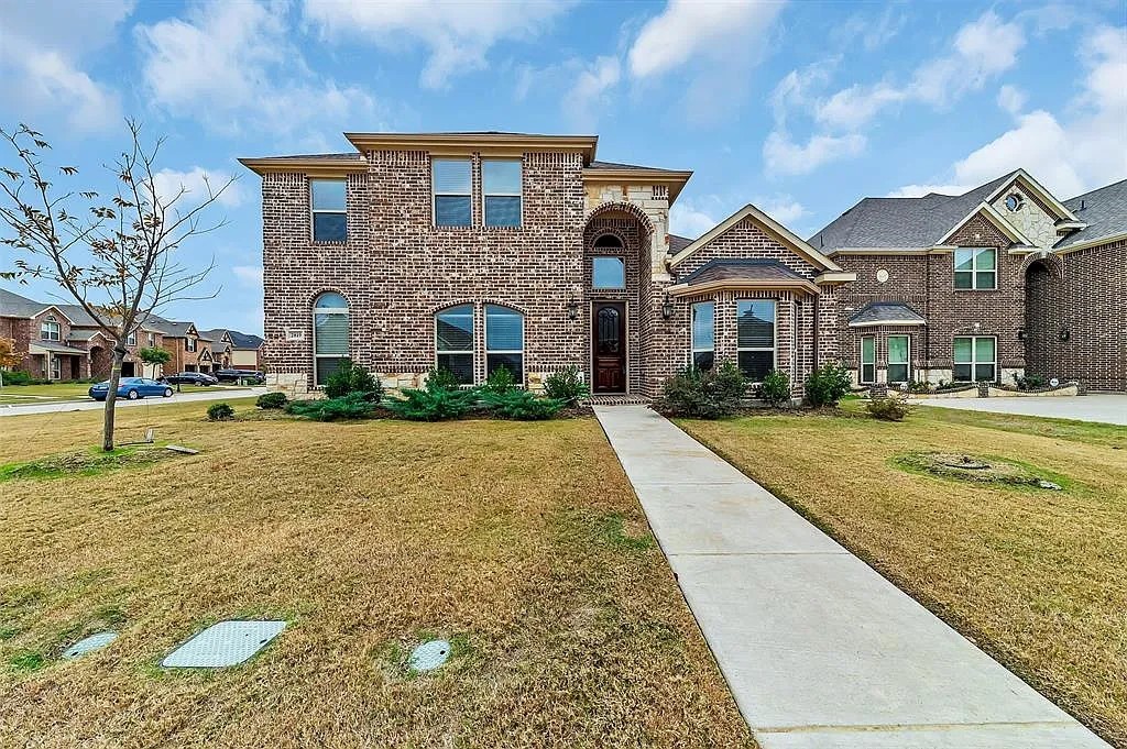 2819 Sendero Grand Prairie TX 75054