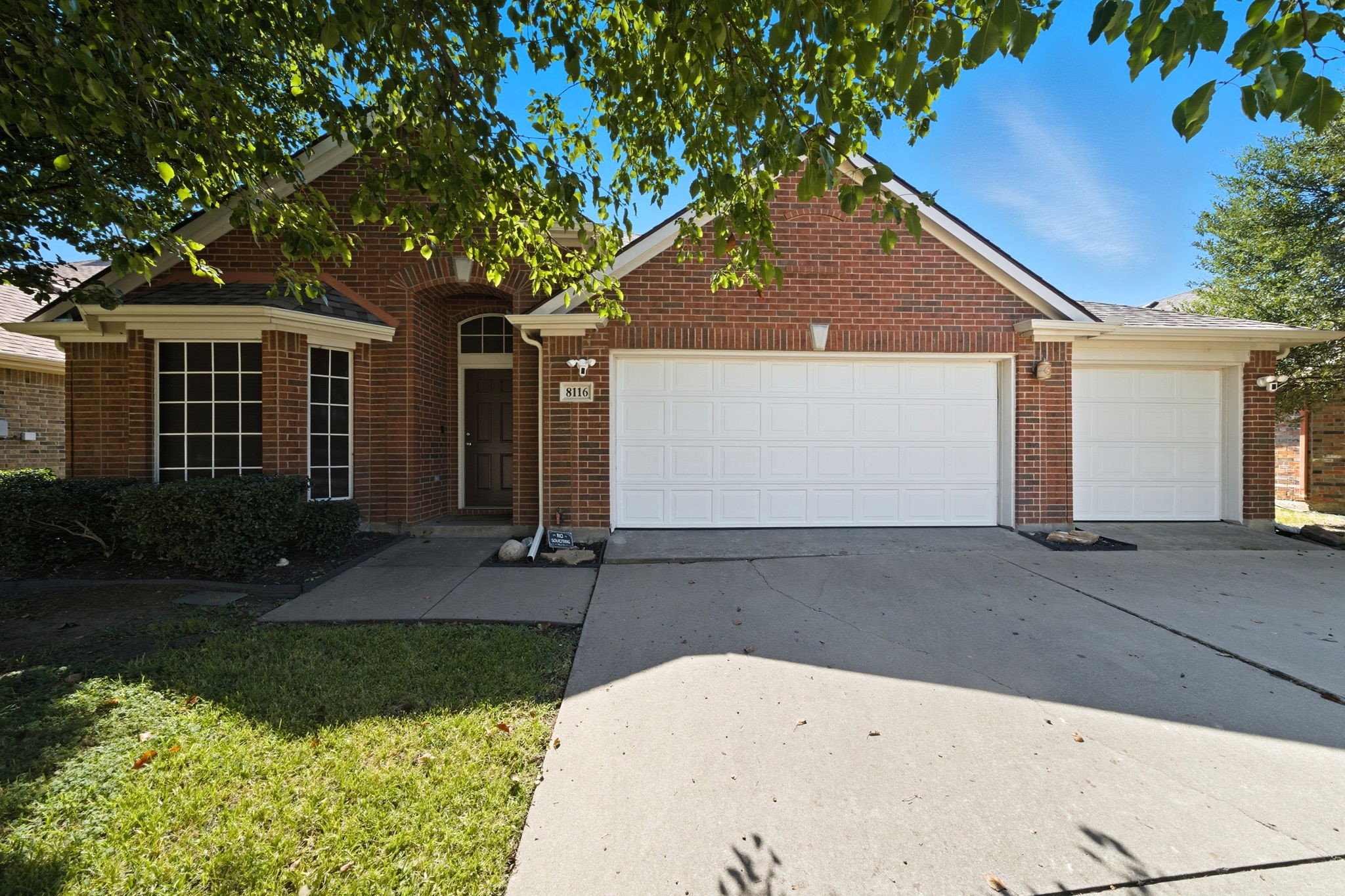 8116 La Frontera Trail Arlington TX 76002