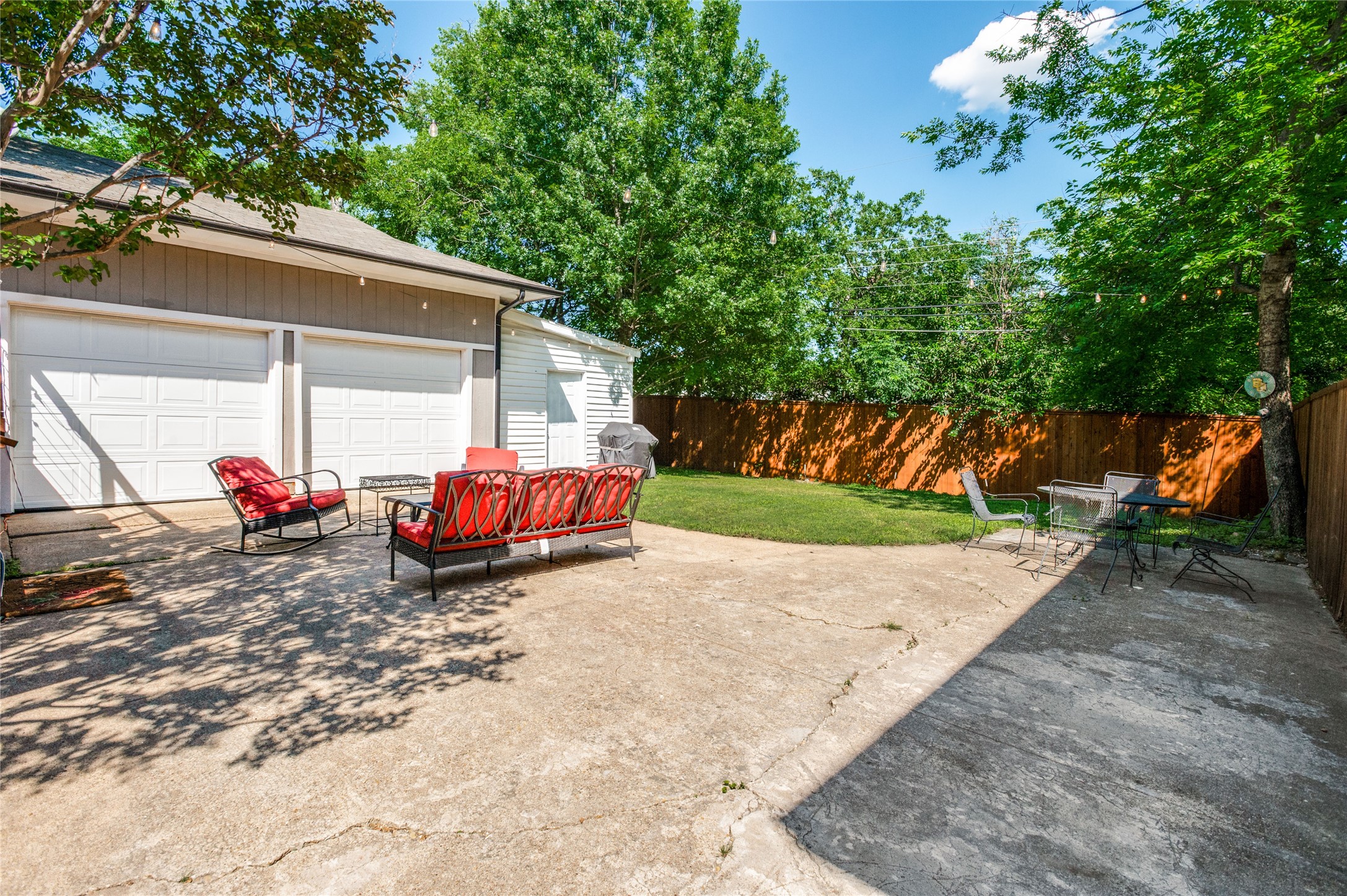 9020 Westbriar Drive Dallas TX 75228