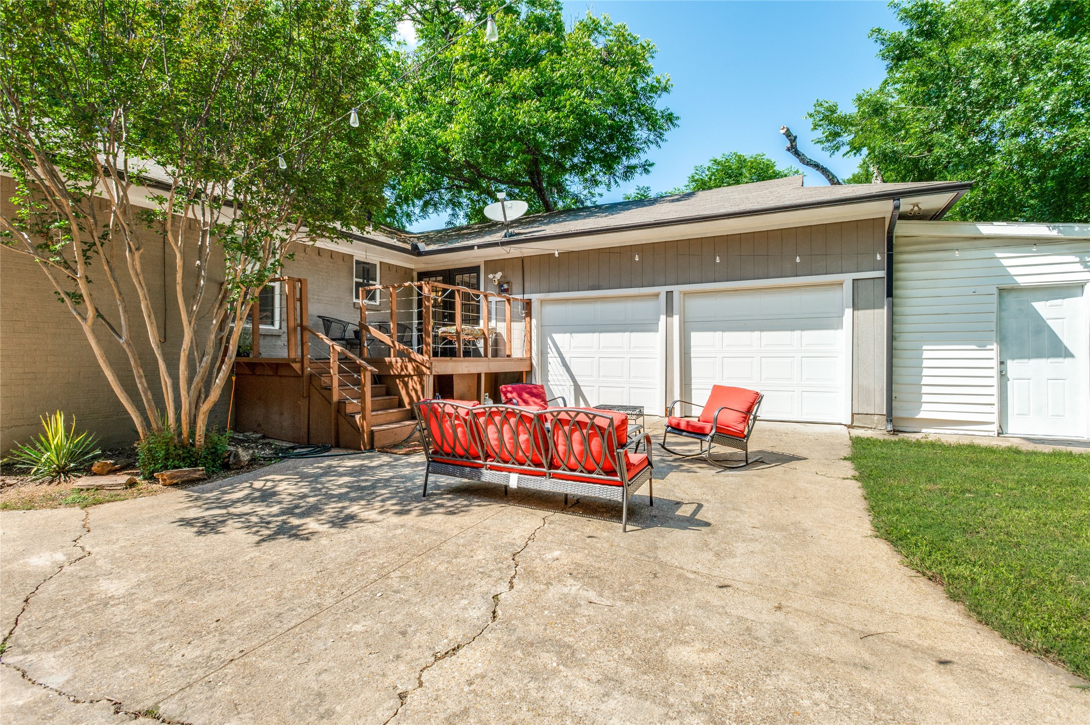 9020 Westbriar Drive Dallas TX 75228