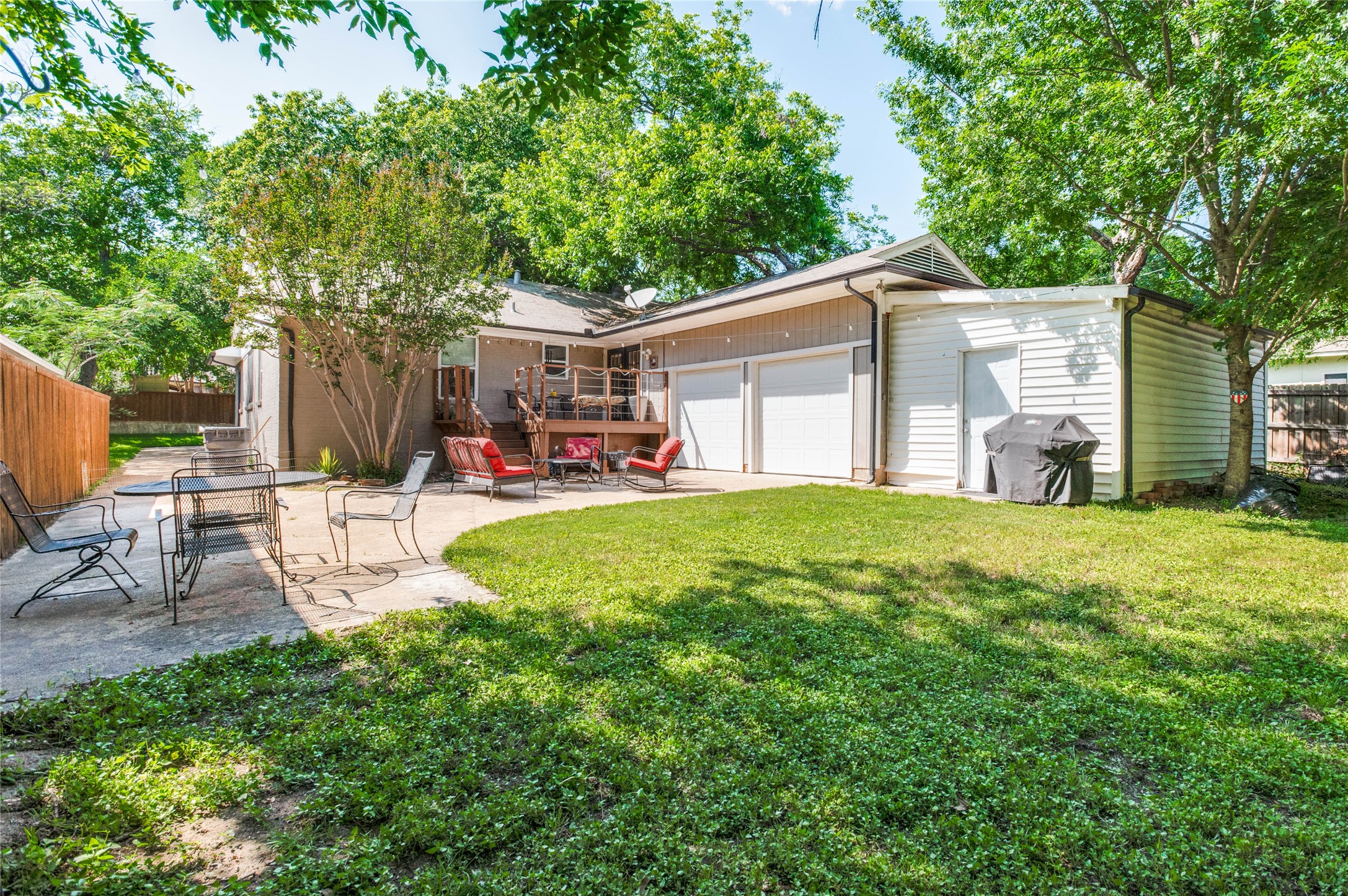 9020 Westbriar Drive Dallas TX 75228