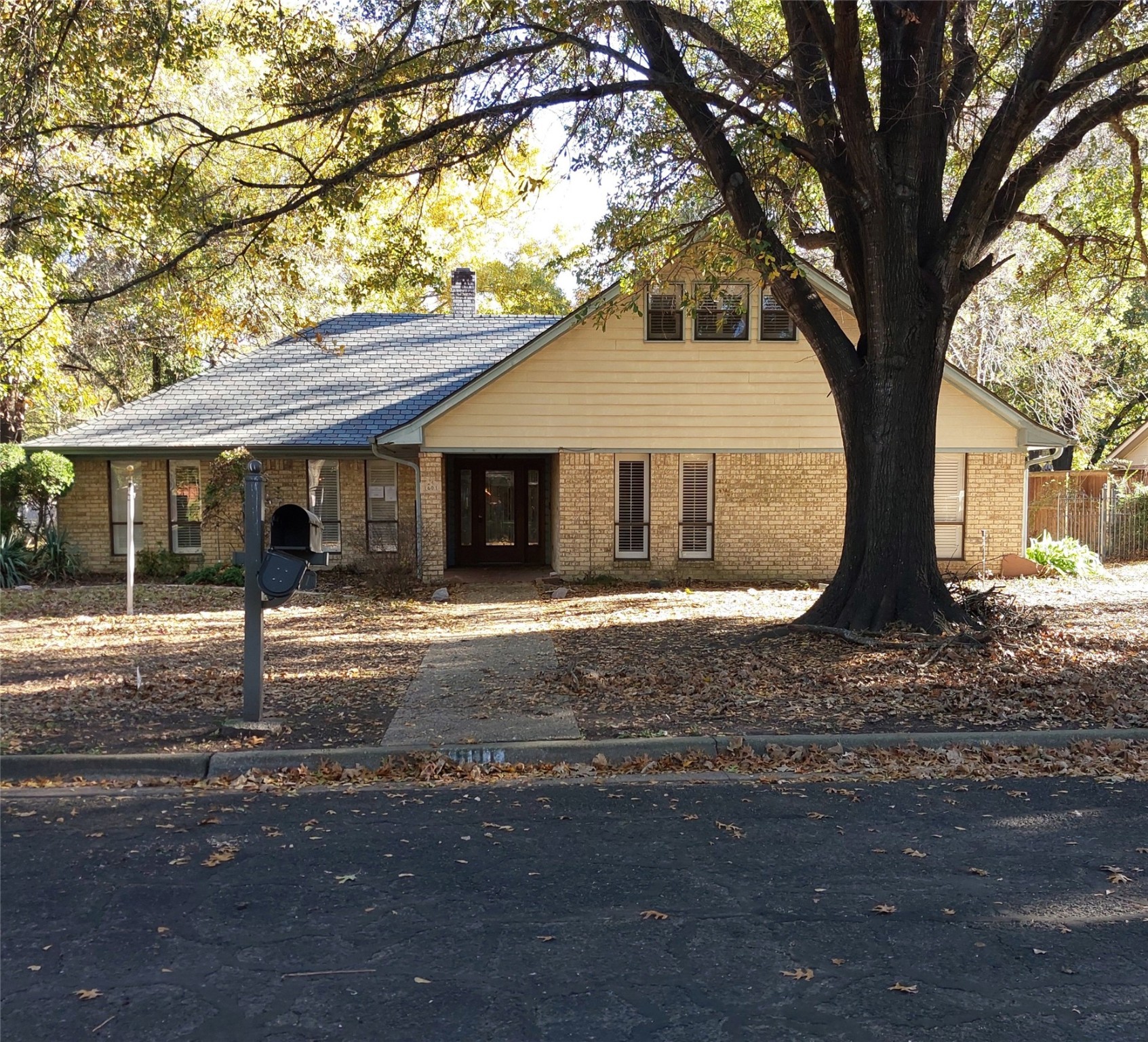 1601 Crestmont Avenue Corsicana TX 75110