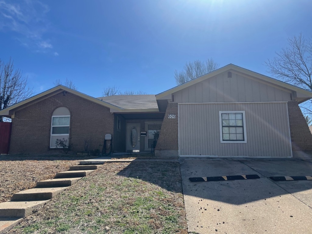 606 Meadowcreek Lane Garland TX 75043