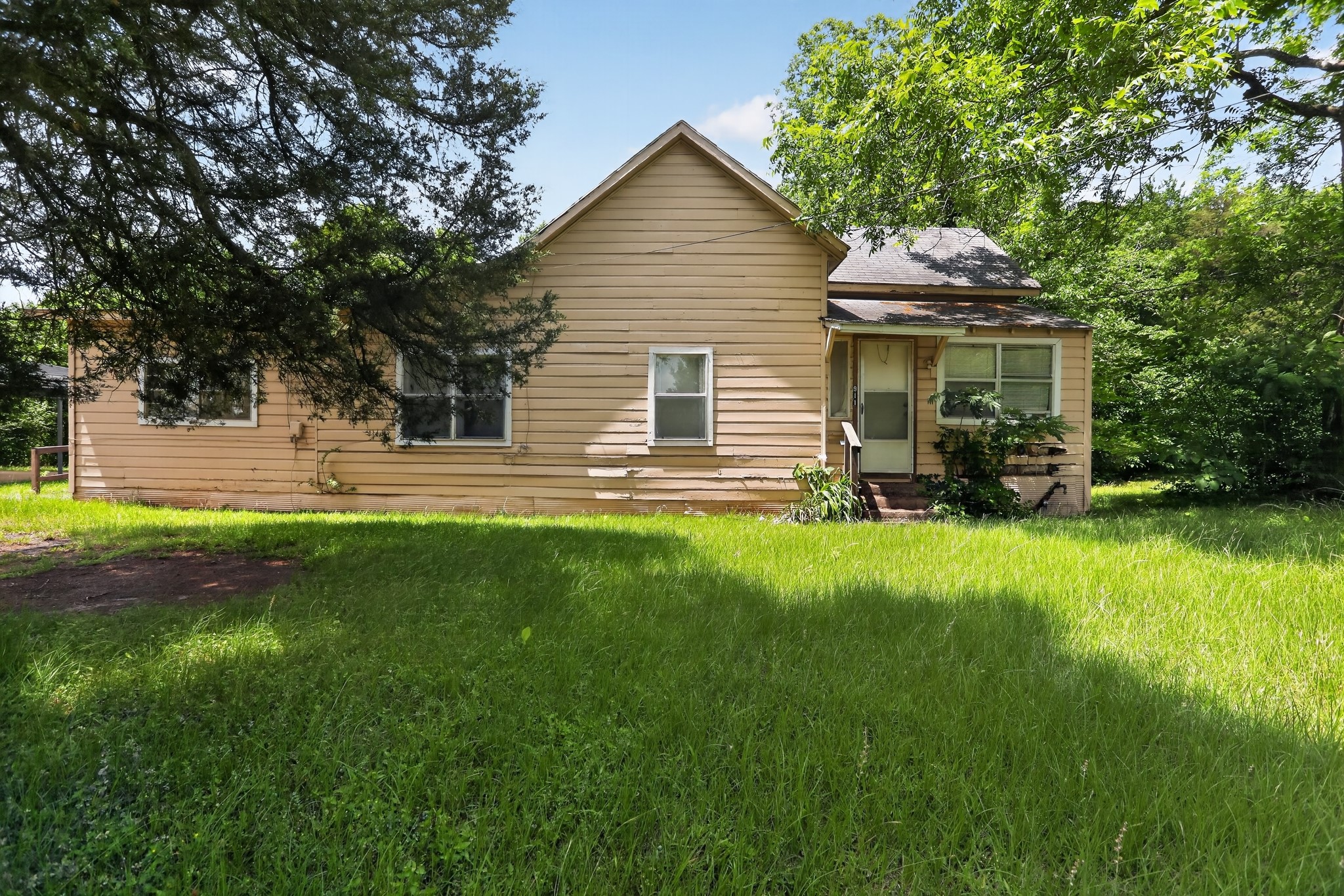 911 W Reagan Street Palestine TX 75801