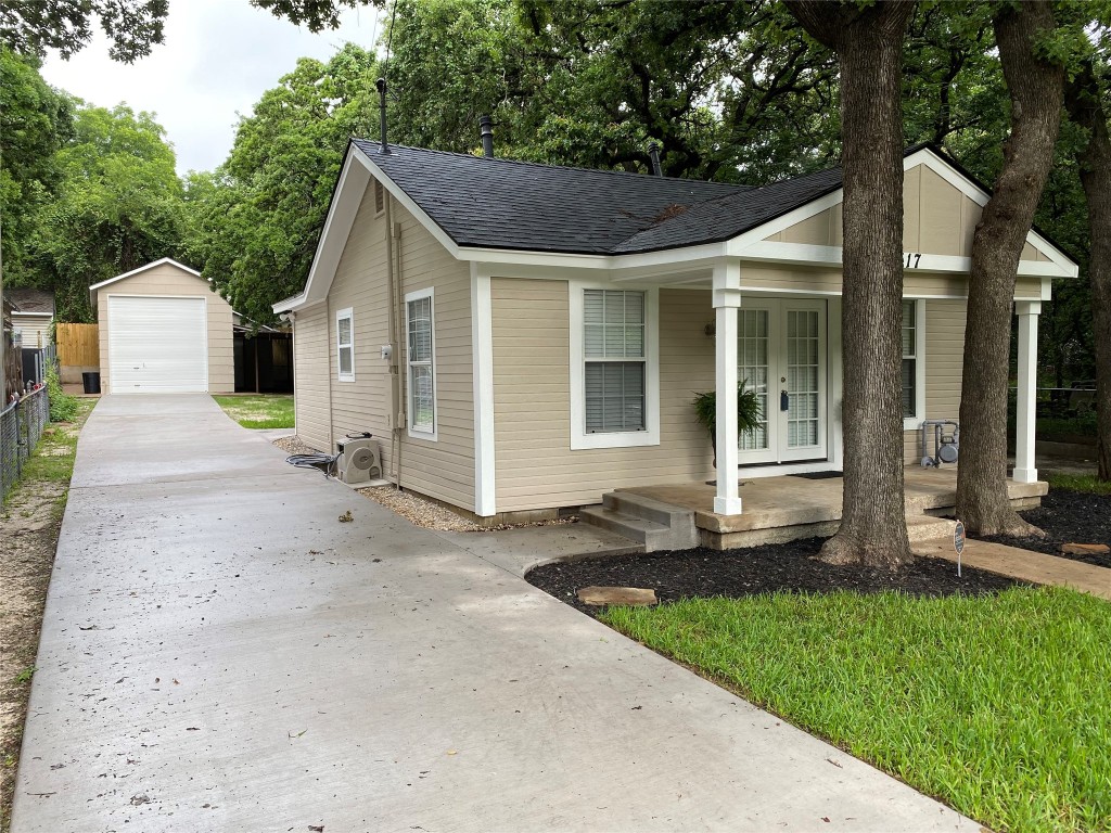 1317 Oakview Street Haltom City TX 76117