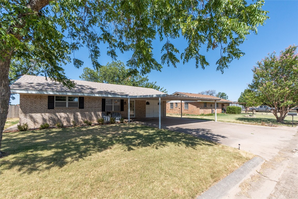 1304 Portland Avenue Stamford TX 79553