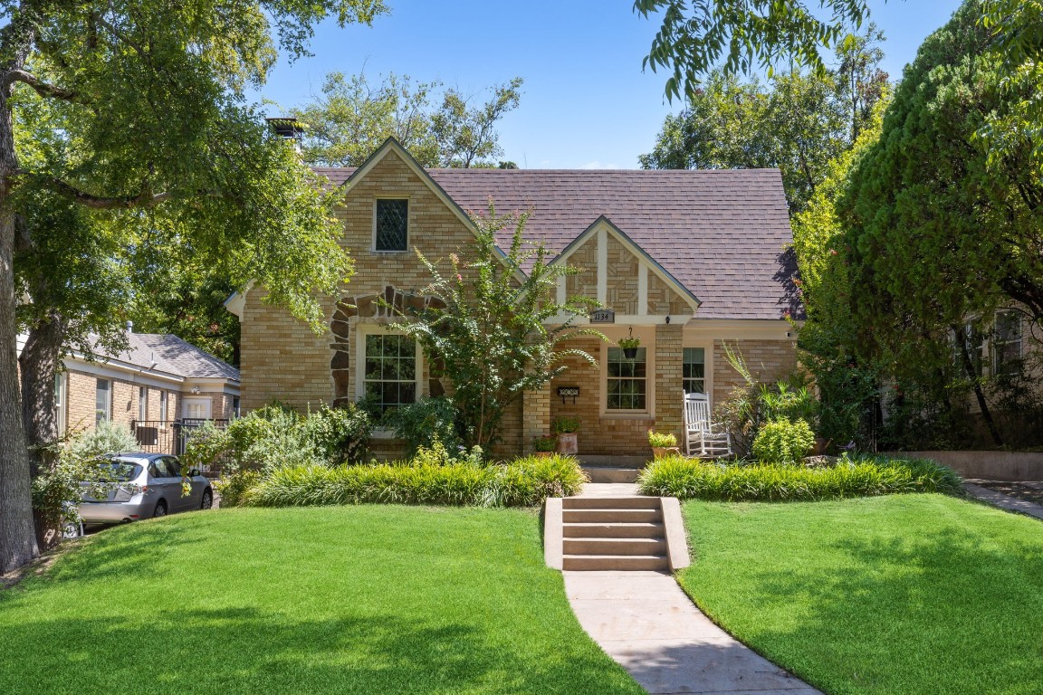 1134 N Edgefield Avenue Dallas TX 75208
