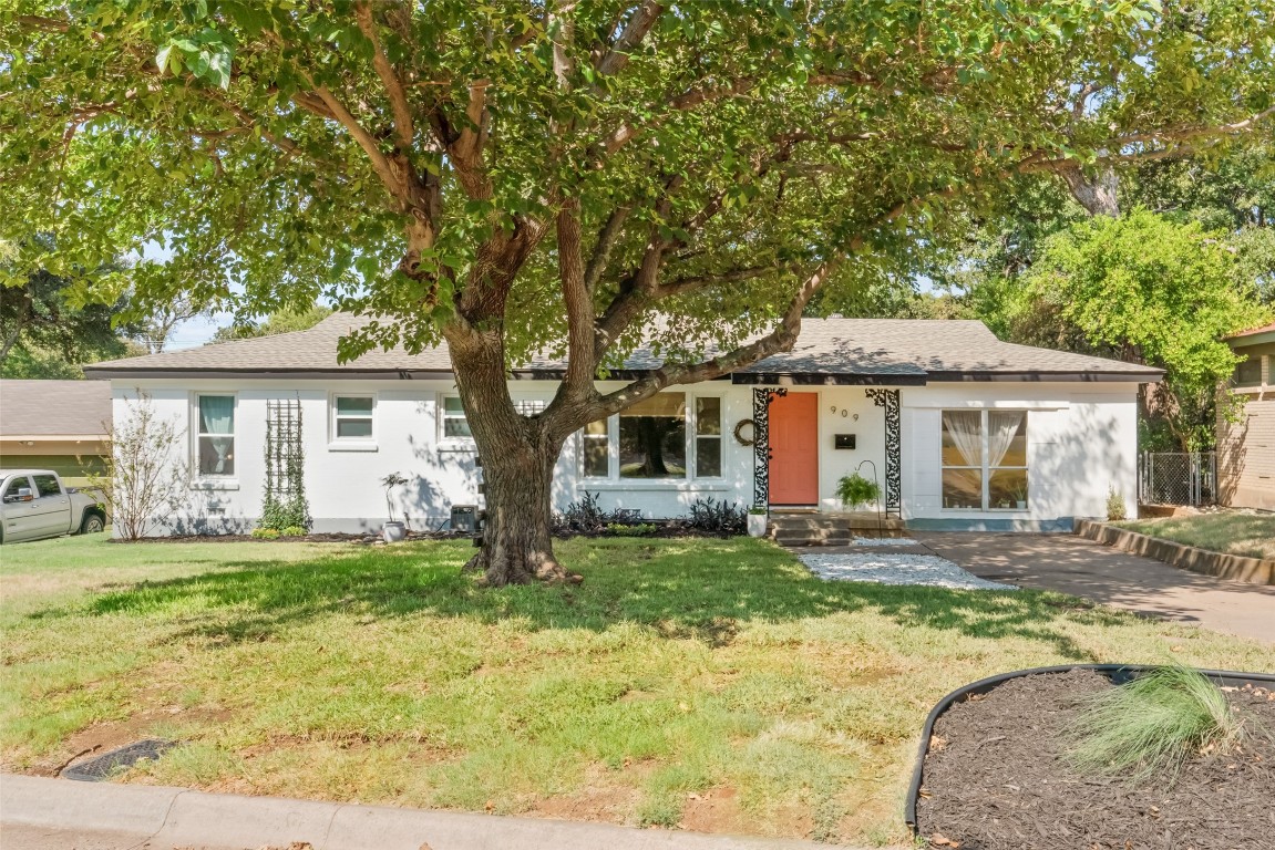 909 Acorn Street Bedford TX 76022