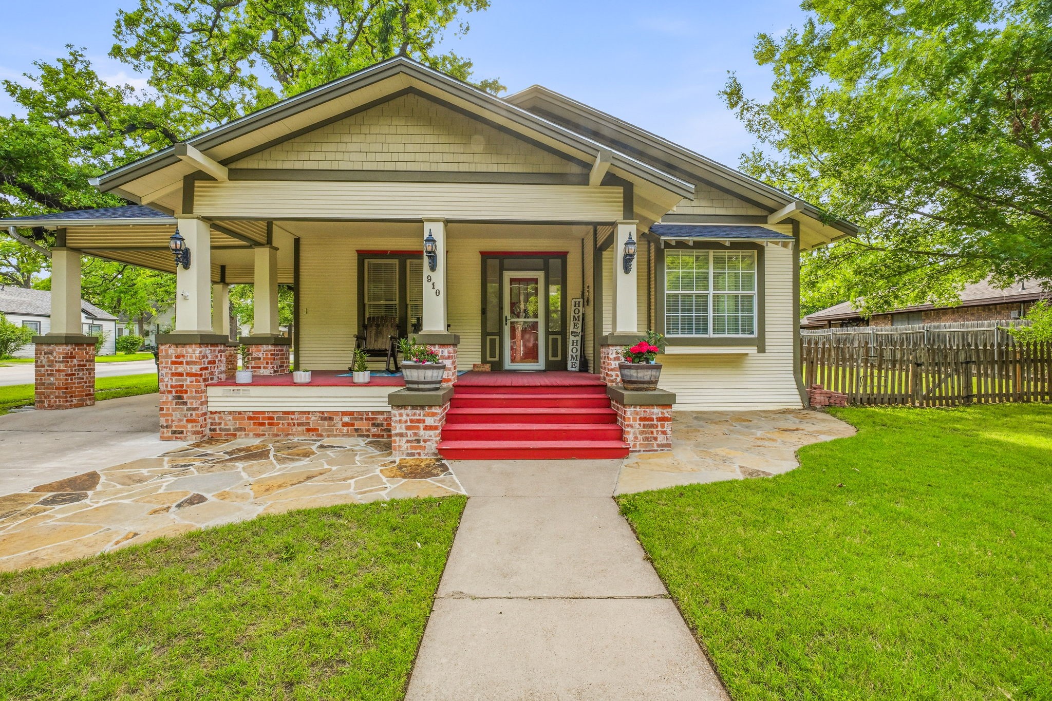 910 S Waco Street Weatherford TX 76086