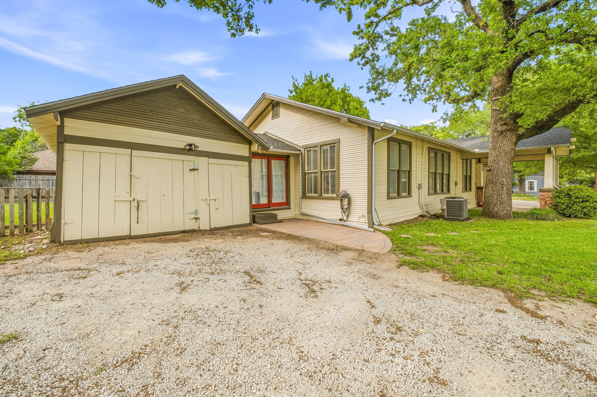 910 S Waco Street Weatherford TX 76086