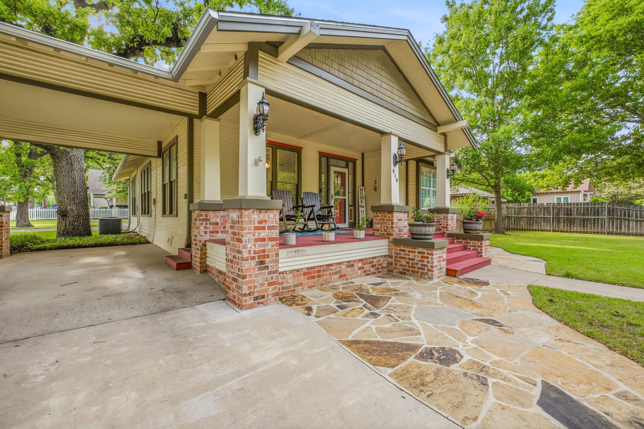 910 S Waco Street Weatherford TX 76086