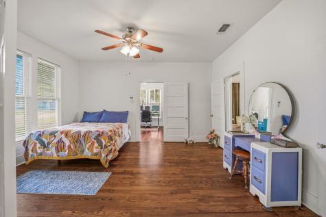 910 S Waco Street Weatherford TX 76086