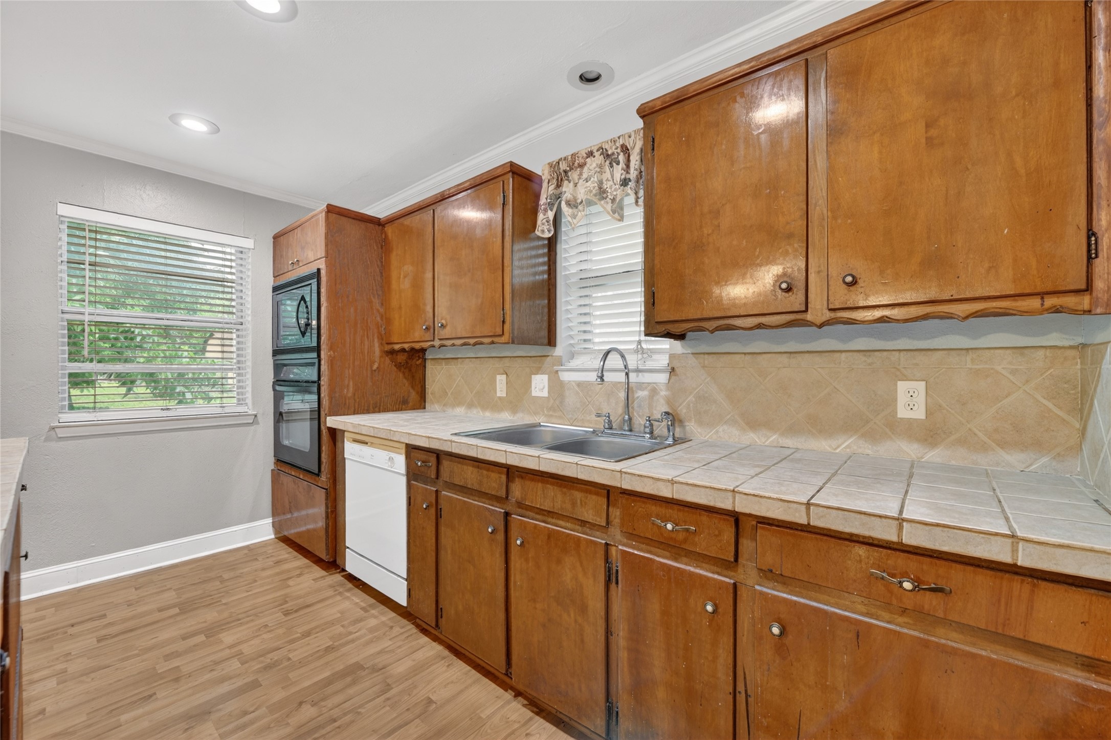 910 Kerry Street Benbrook TX 76126