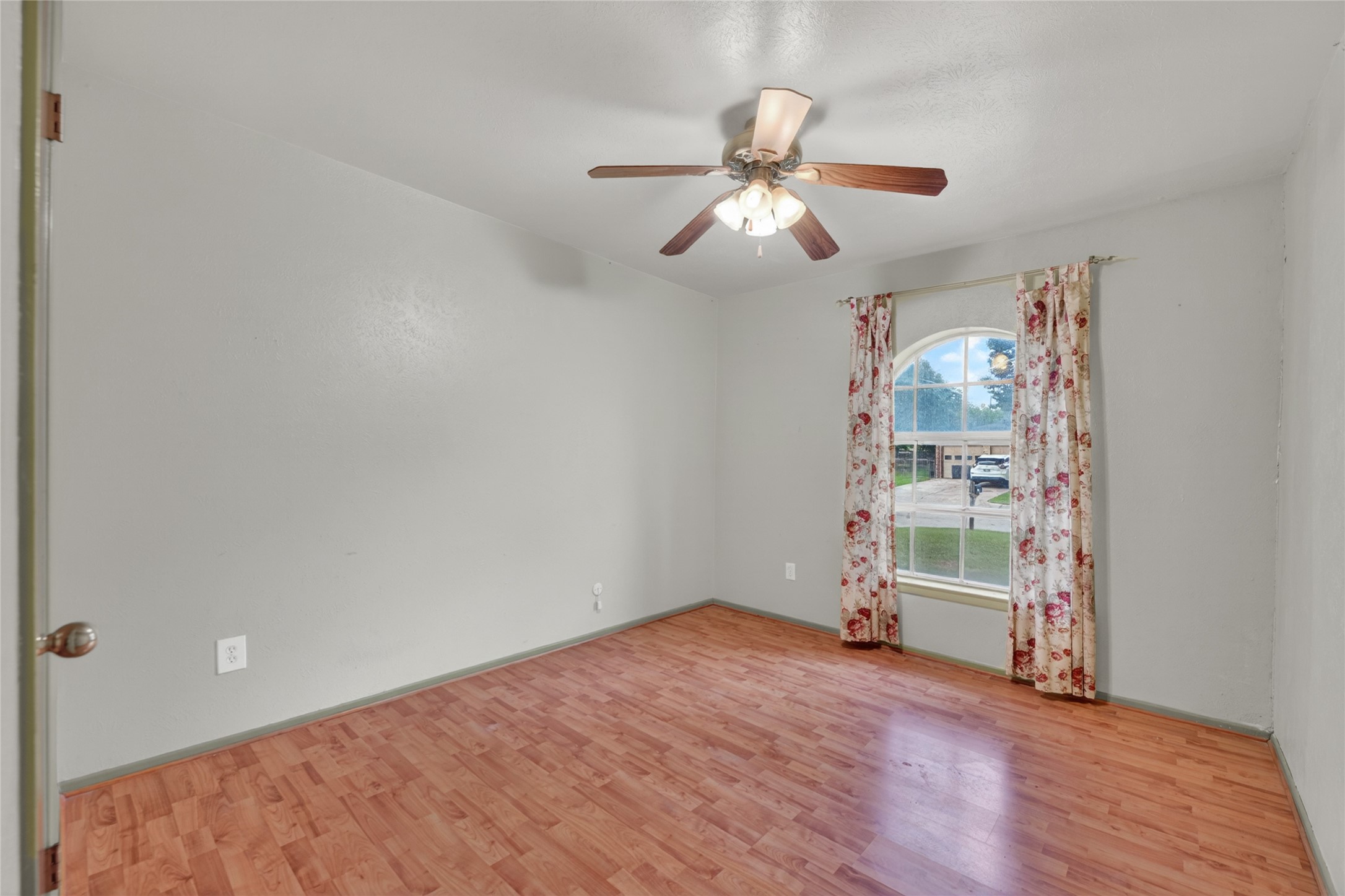 910 Kerry Street Benbrook TX 76126