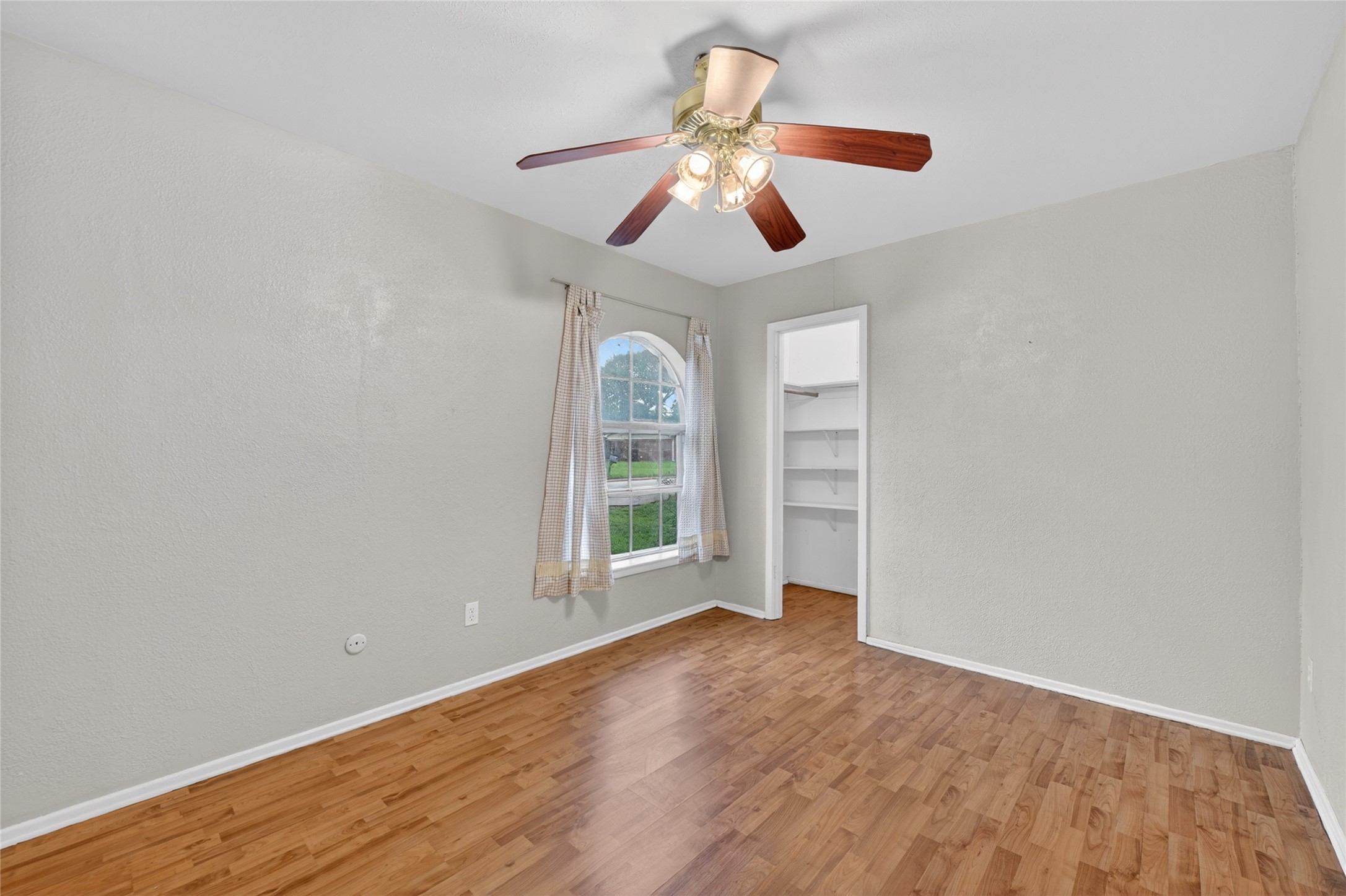 910 Kerry Street Benbrook TX 76126