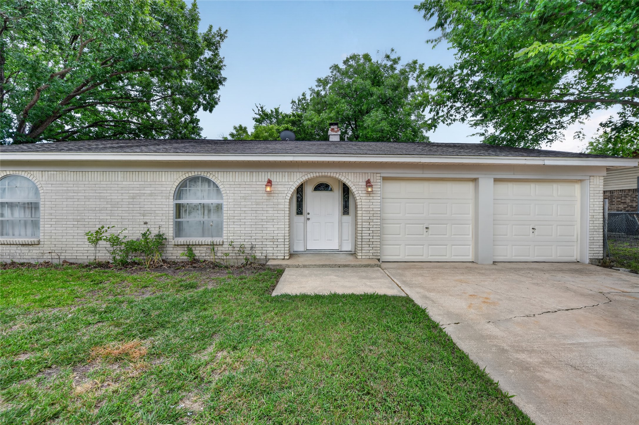 910 Kerry Street Benbrook TX 76126