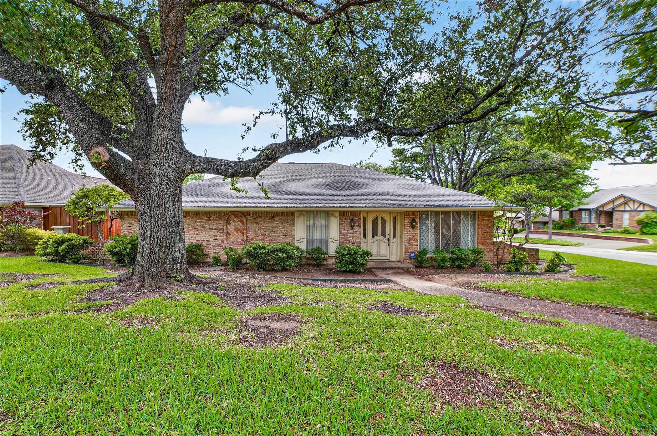 6804 Kenwhite Drive Dallas TX 75231