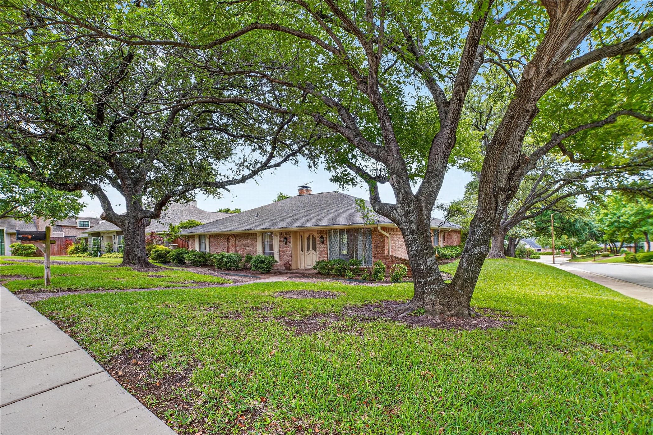 6804 Kenwhite Drive Dallas TX 75231