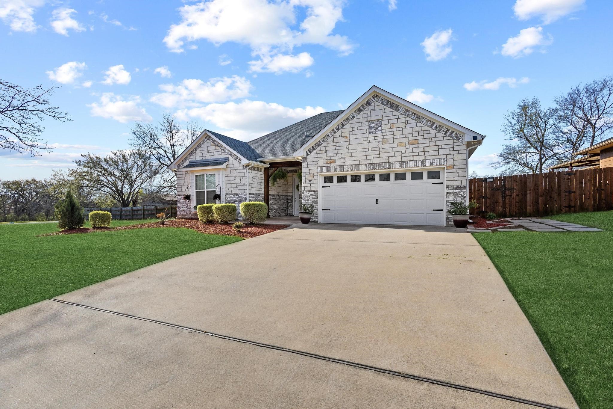 808 E 6th Street Bonham TX 75418