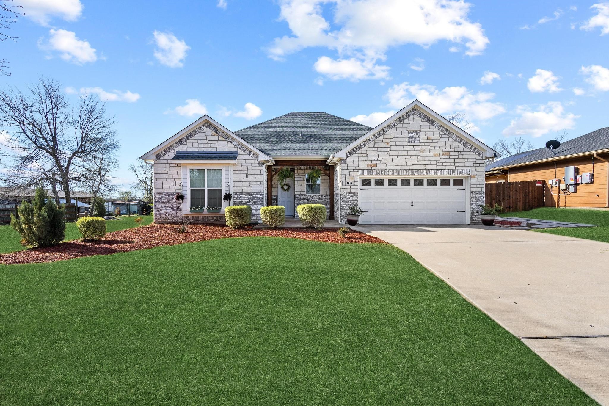 808 E 6th Street Bonham TX 75418