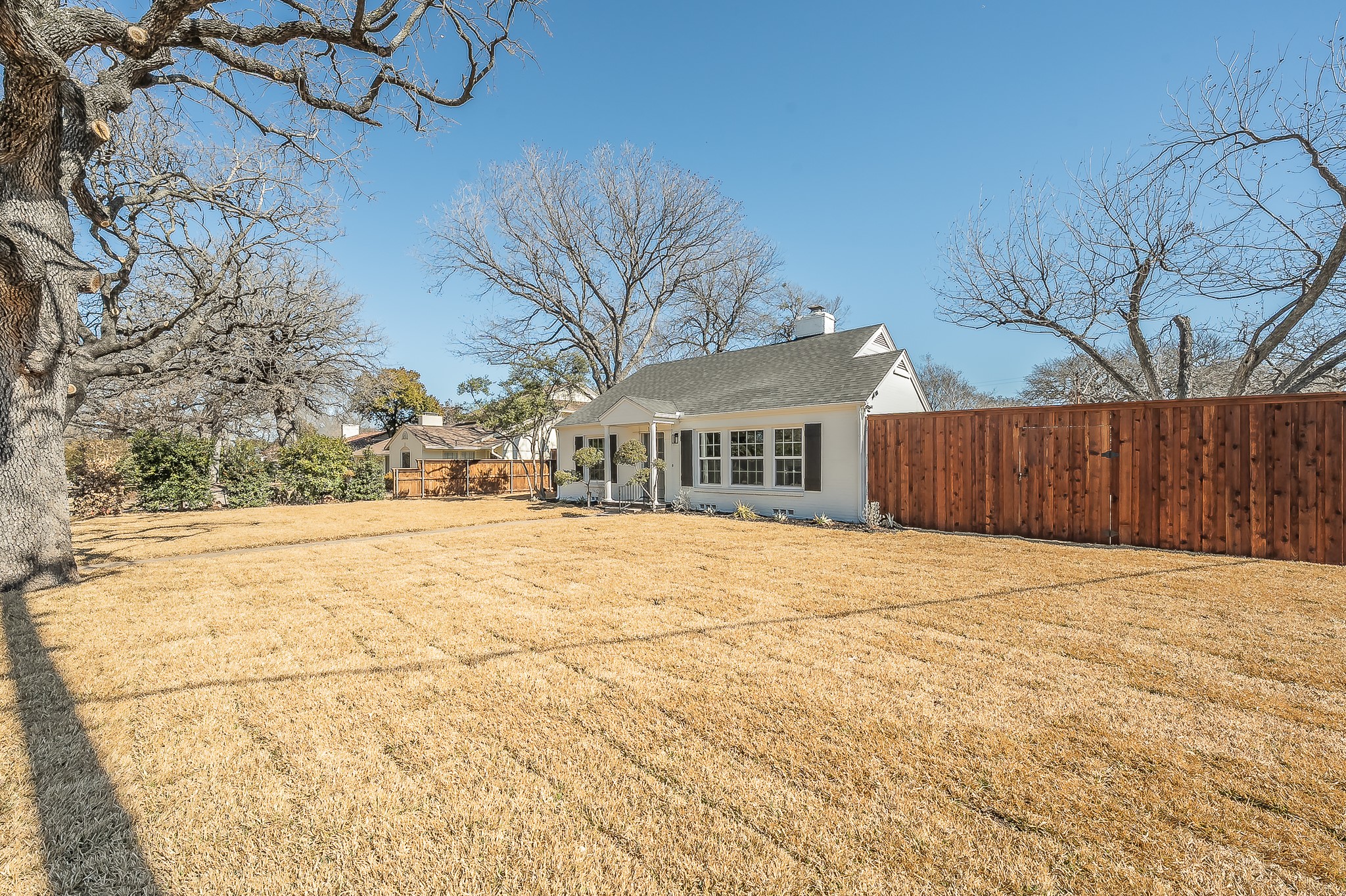 100 Crestwood Drive Fort Worth TX 76107