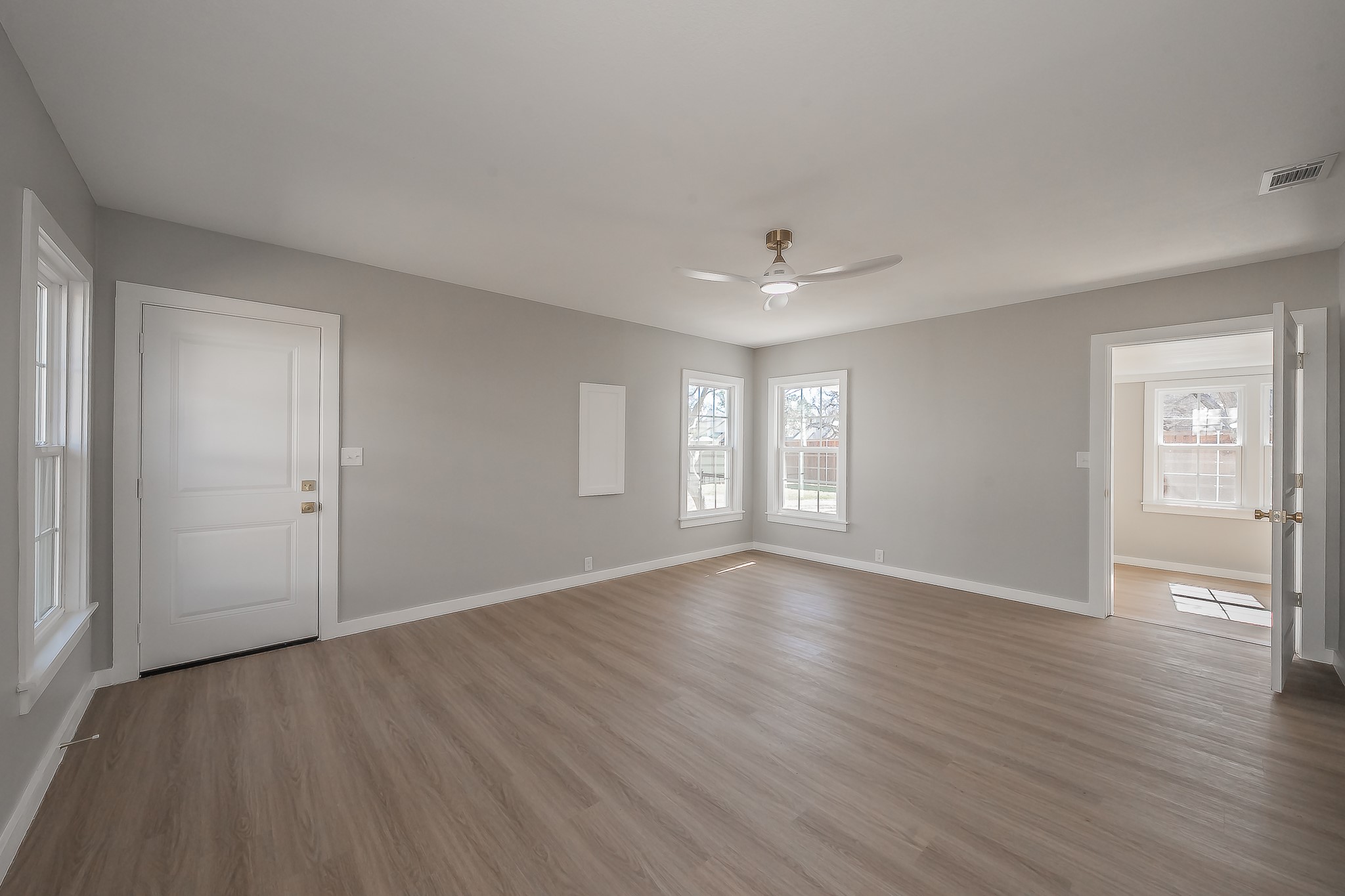 100 Crestwood Drive Fort Worth TX 76107