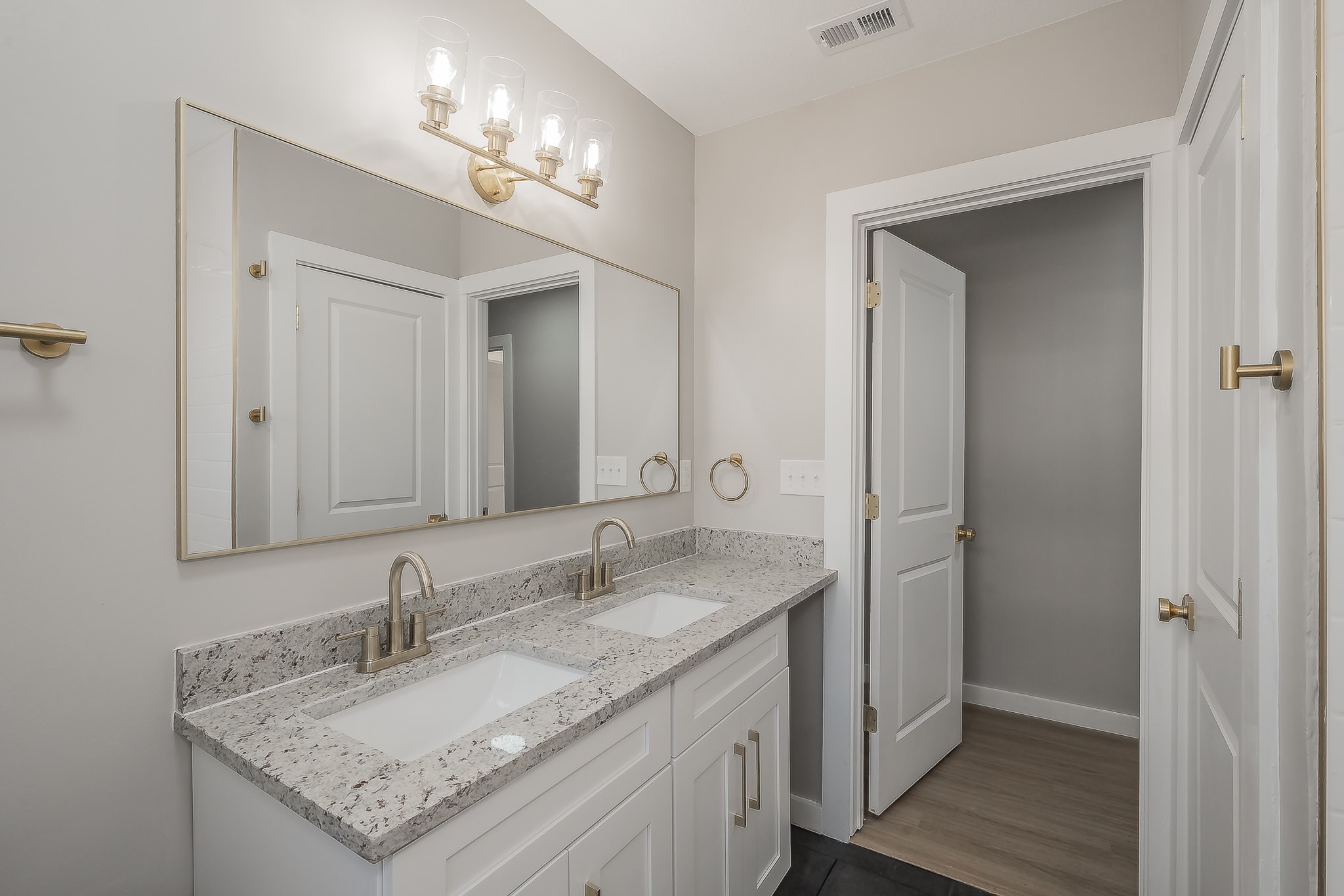 100 Crestwood Drive Fort Worth TX 76107