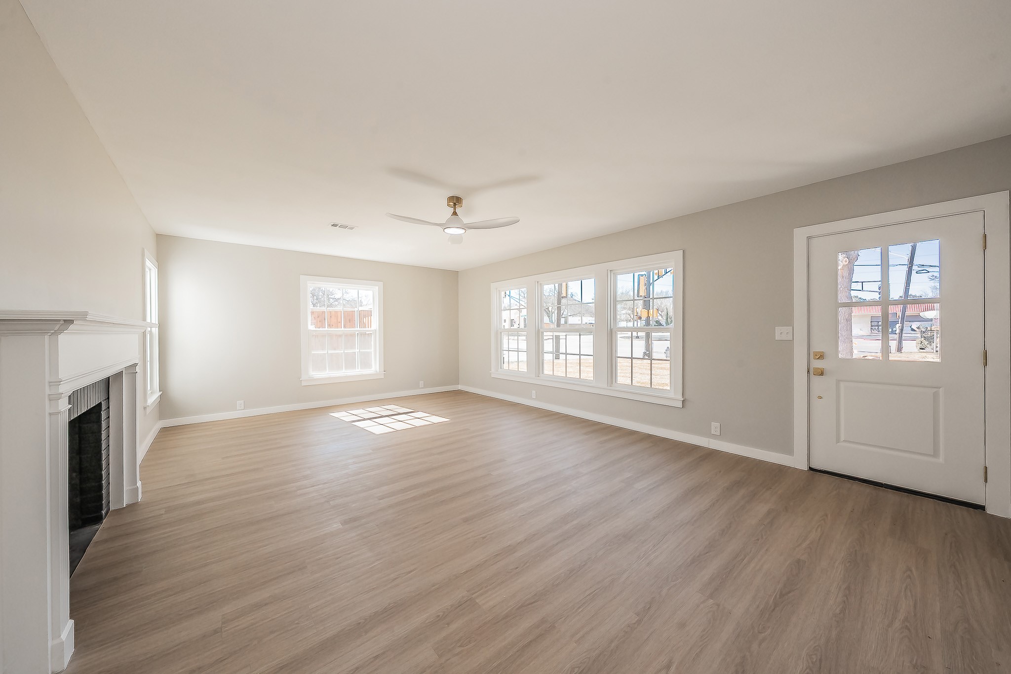 100 Crestwood Drive Fort Worth TX 76107