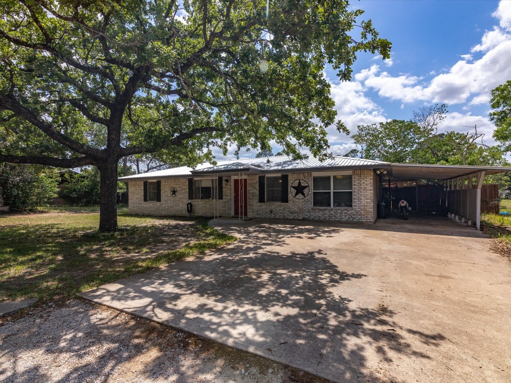 1009 Red Oak Street Azle TX 76020