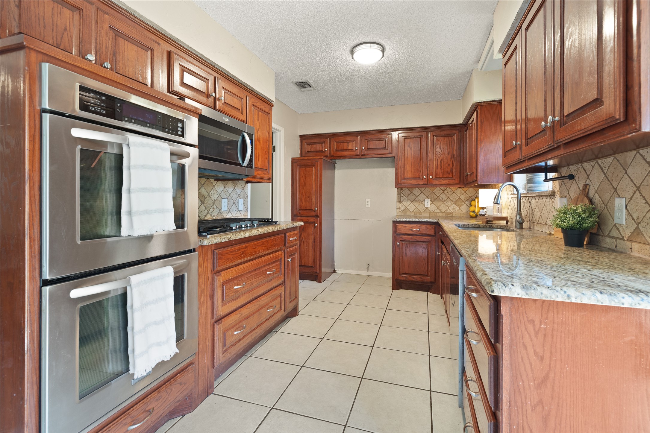 5700 Stage Line Court Arlington TX 76017
