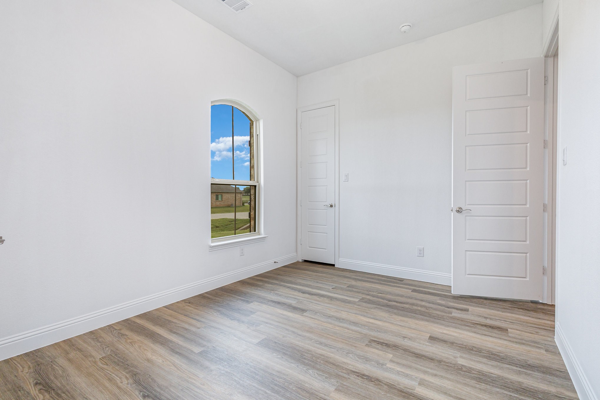 6044 Mango Sanger TX 76266