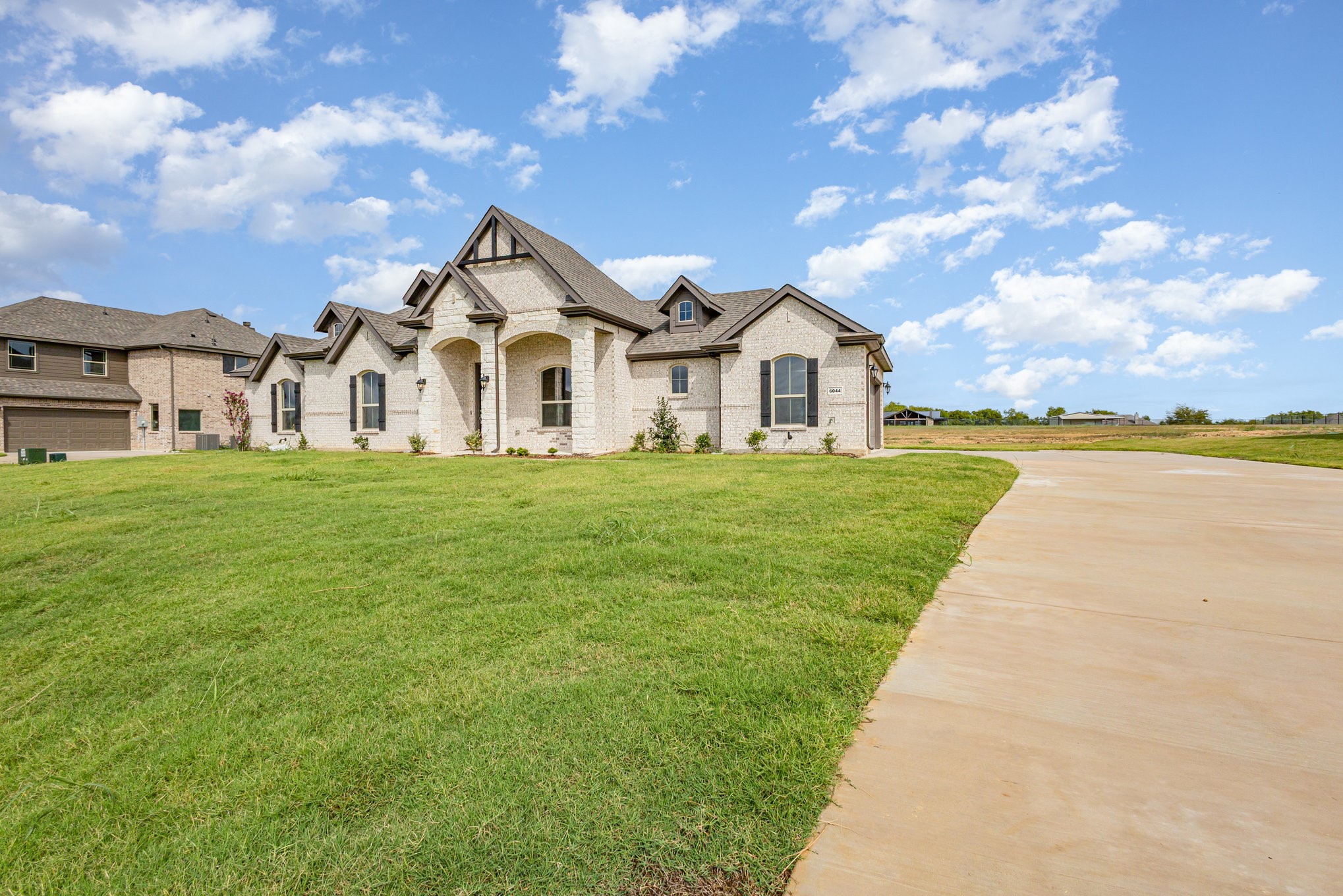6044 Mango Sanger TX 76266