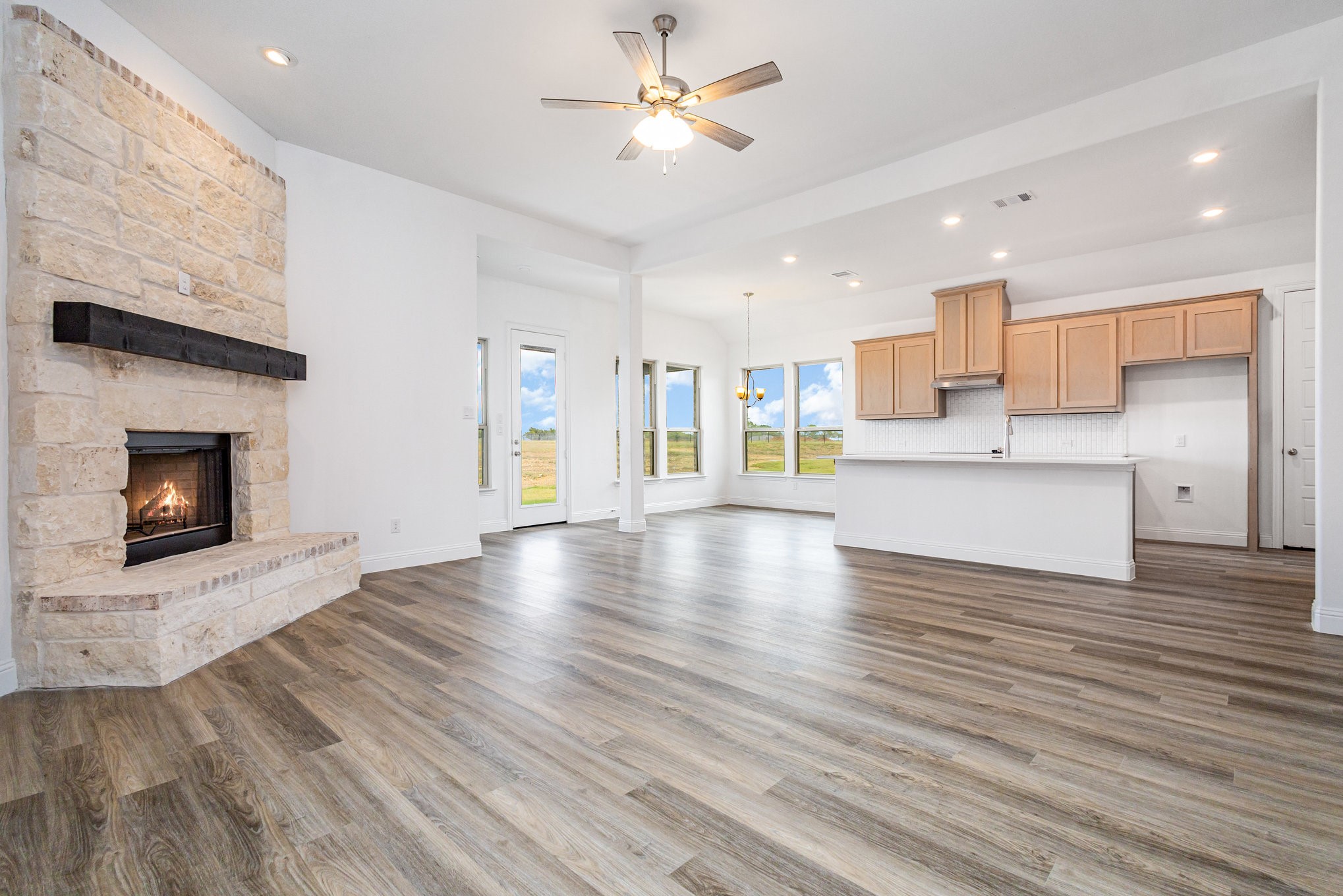 6044 Mango Sanger TX 76266