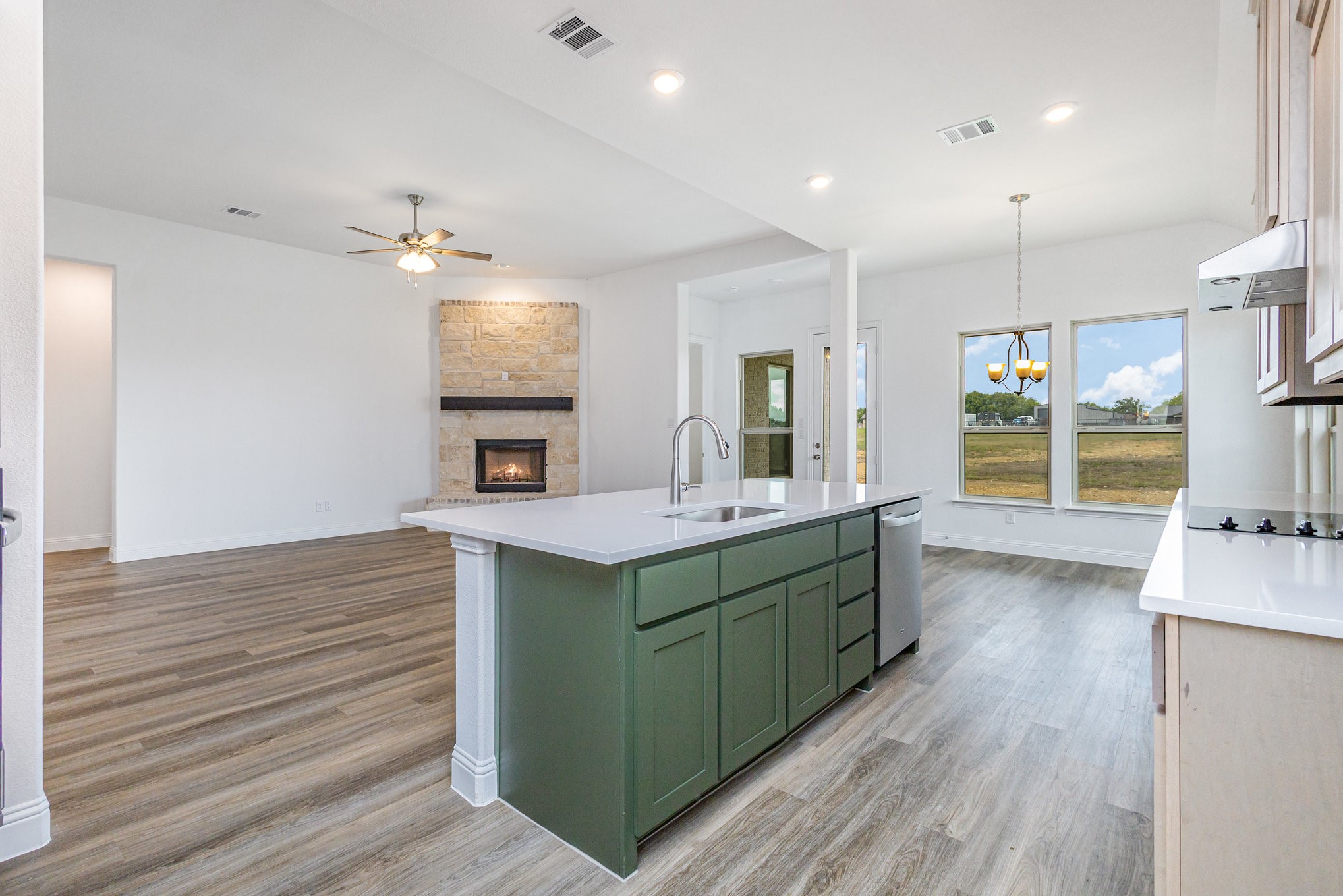6044 Mango Sanger TX 76266