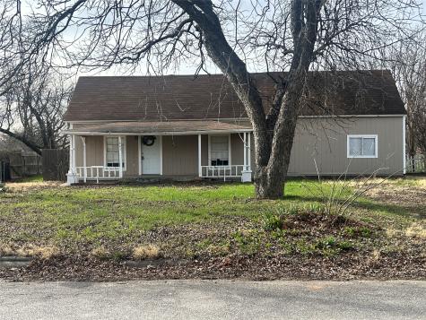 603 W Bloodworth Olney TX 76374