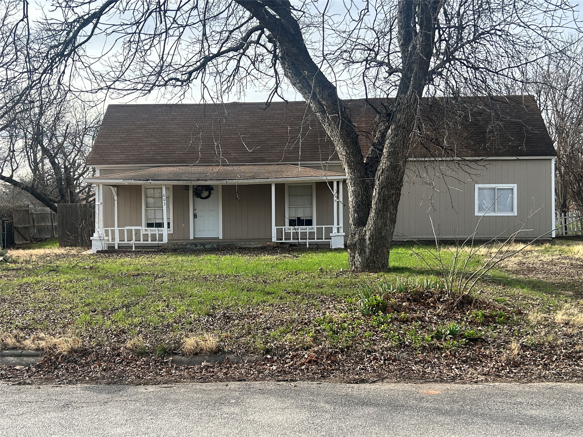 603 W Bloodworth Olney TX 76374
