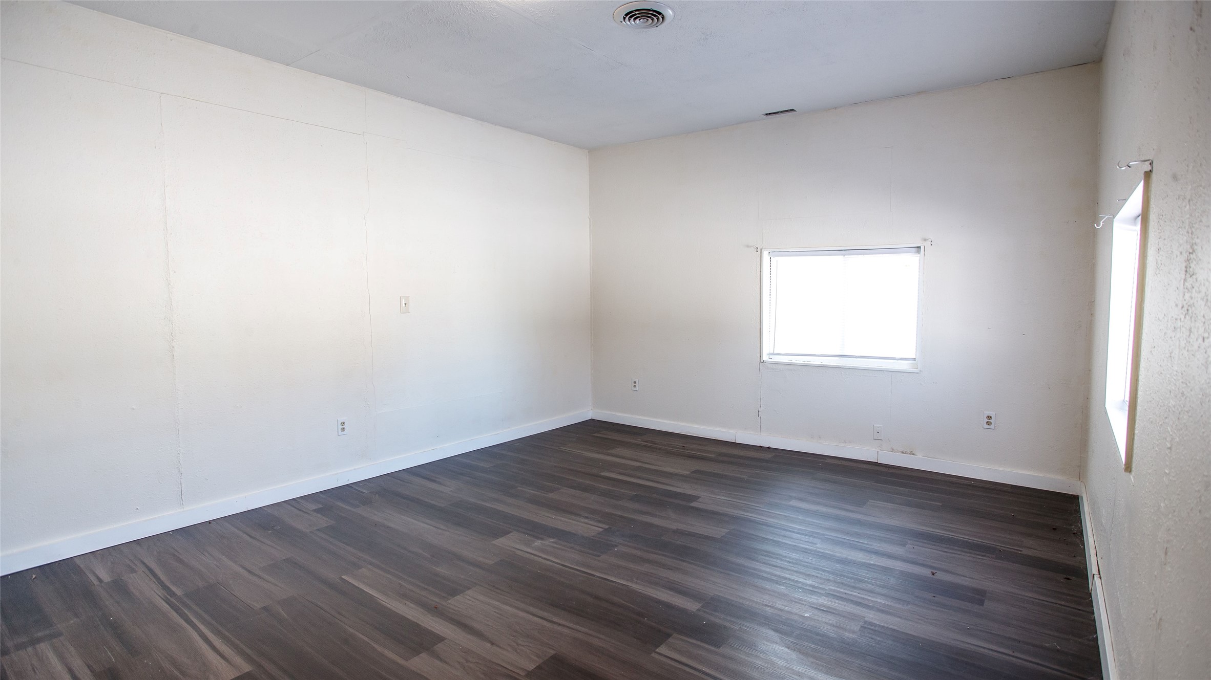 603 W Bloodworth Olney TX 76374